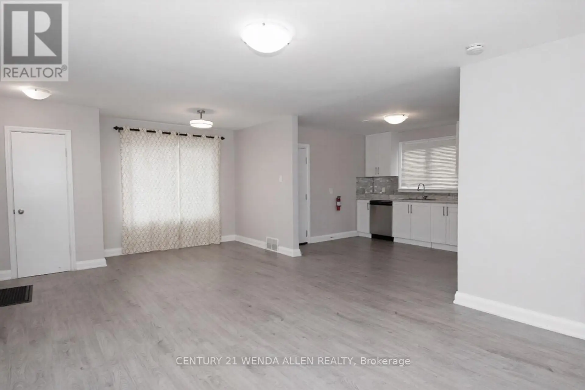 607 MARY STREET W - Image 9