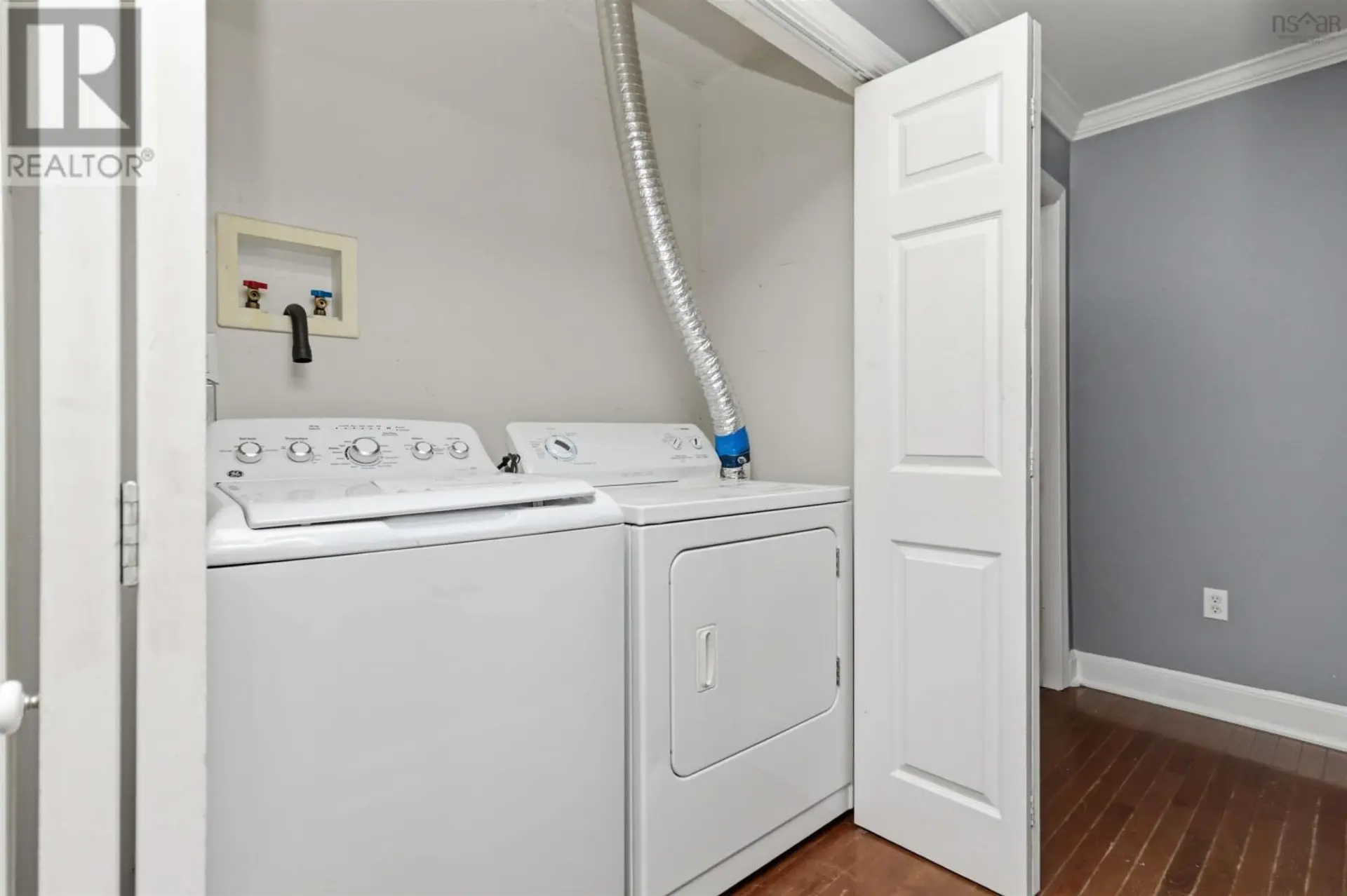 91 Meadowbrook Drive - Image 12