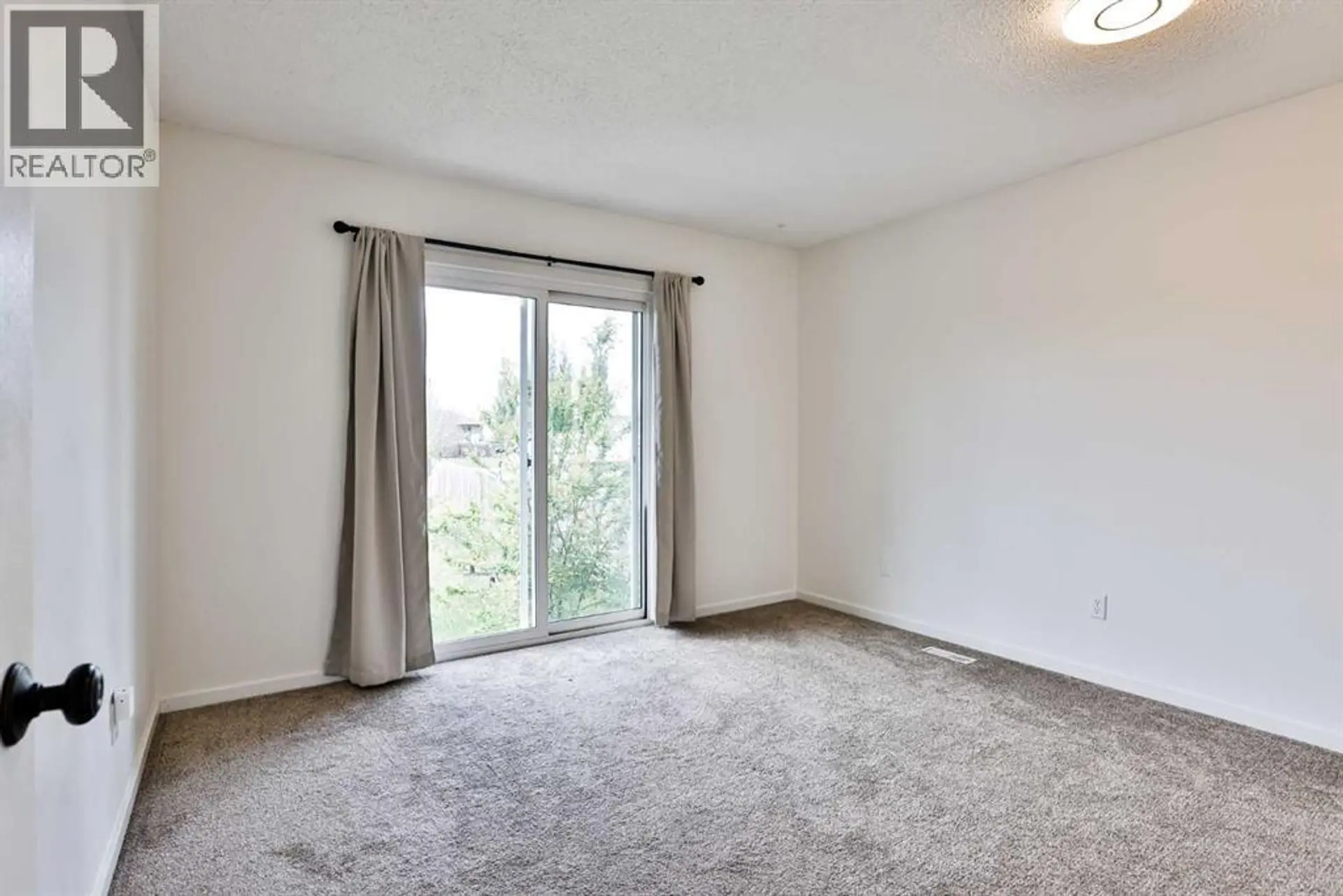 65 Princeton Crescent W - Image 10