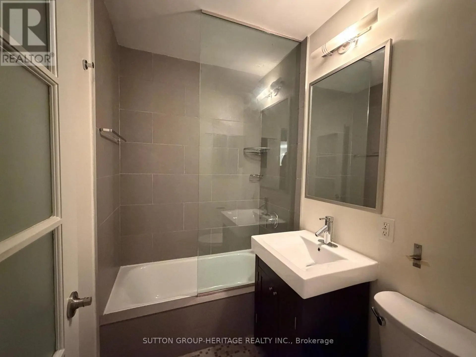 #704 581 AVENUE ROAD - Image 11