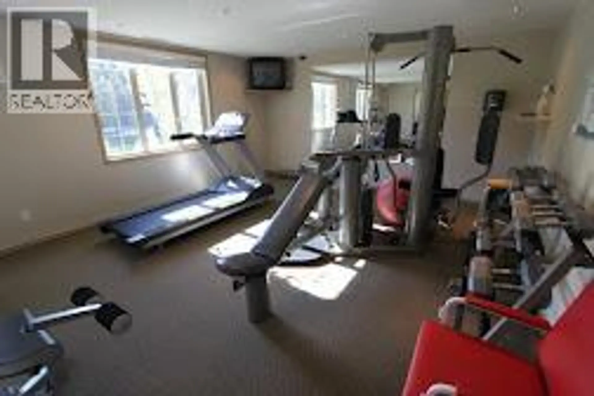 #1110 1875 Country Club Drive - Image 2