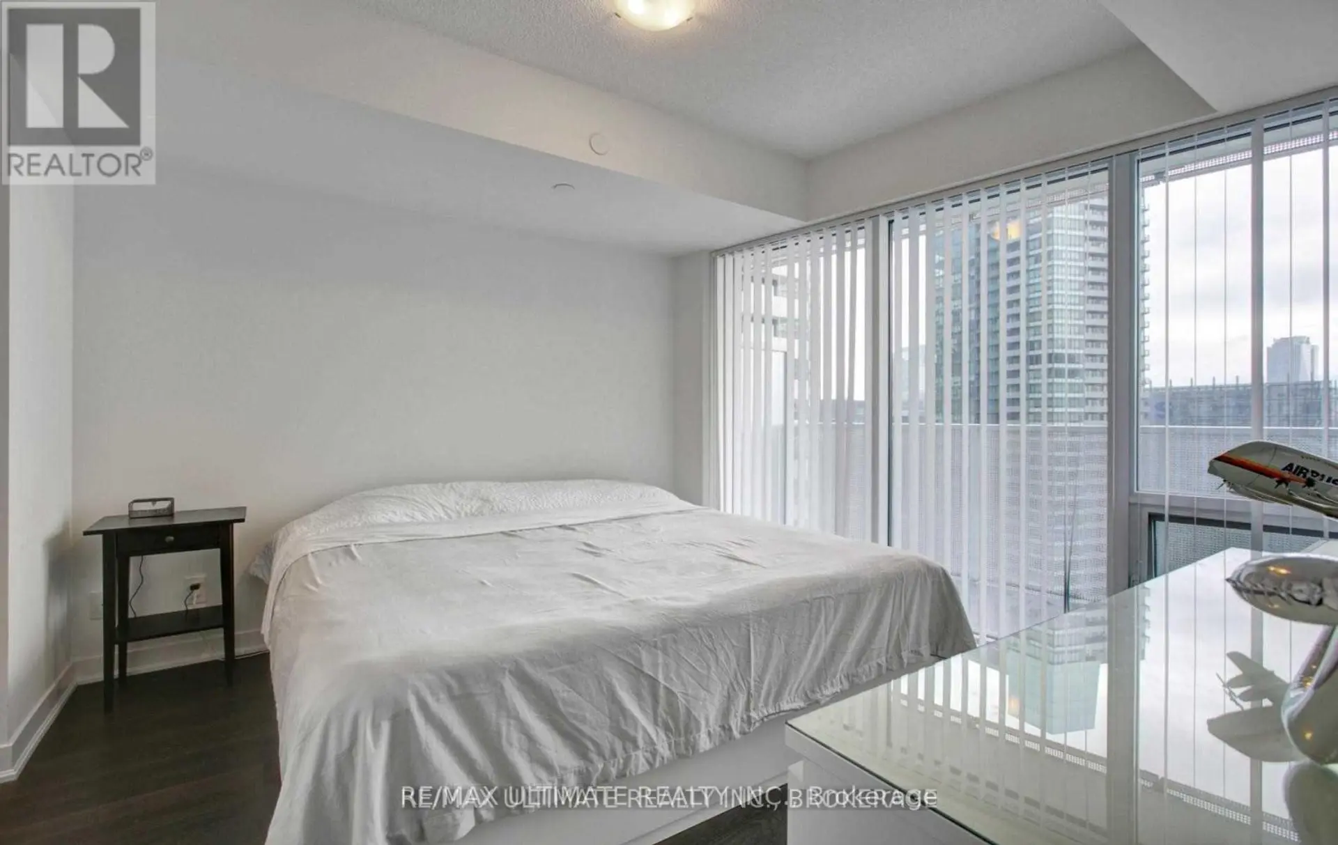 #4203 88 HARBOUR STREET - Image 10