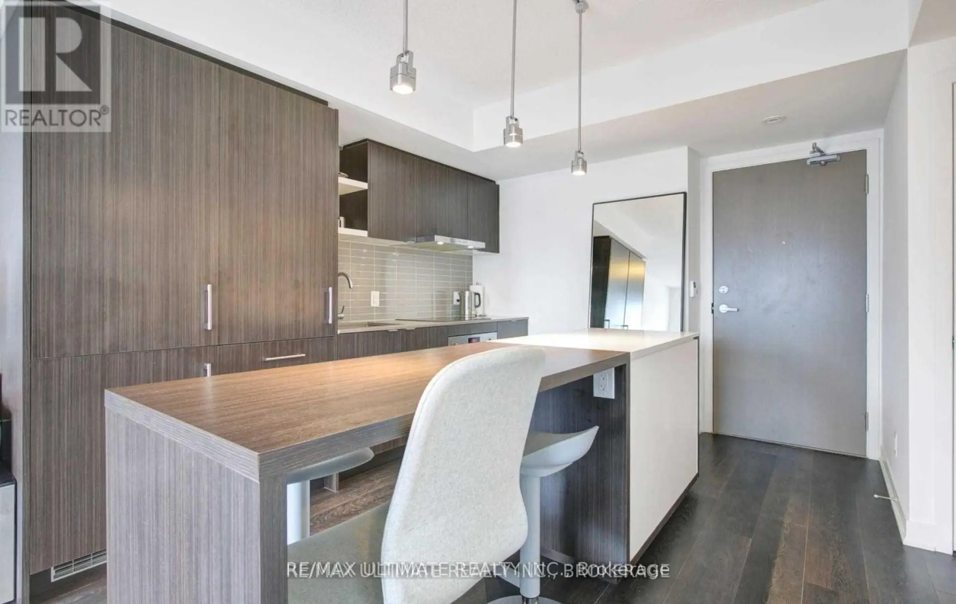 #4203 88 HARBOUR STREET - Image 2
