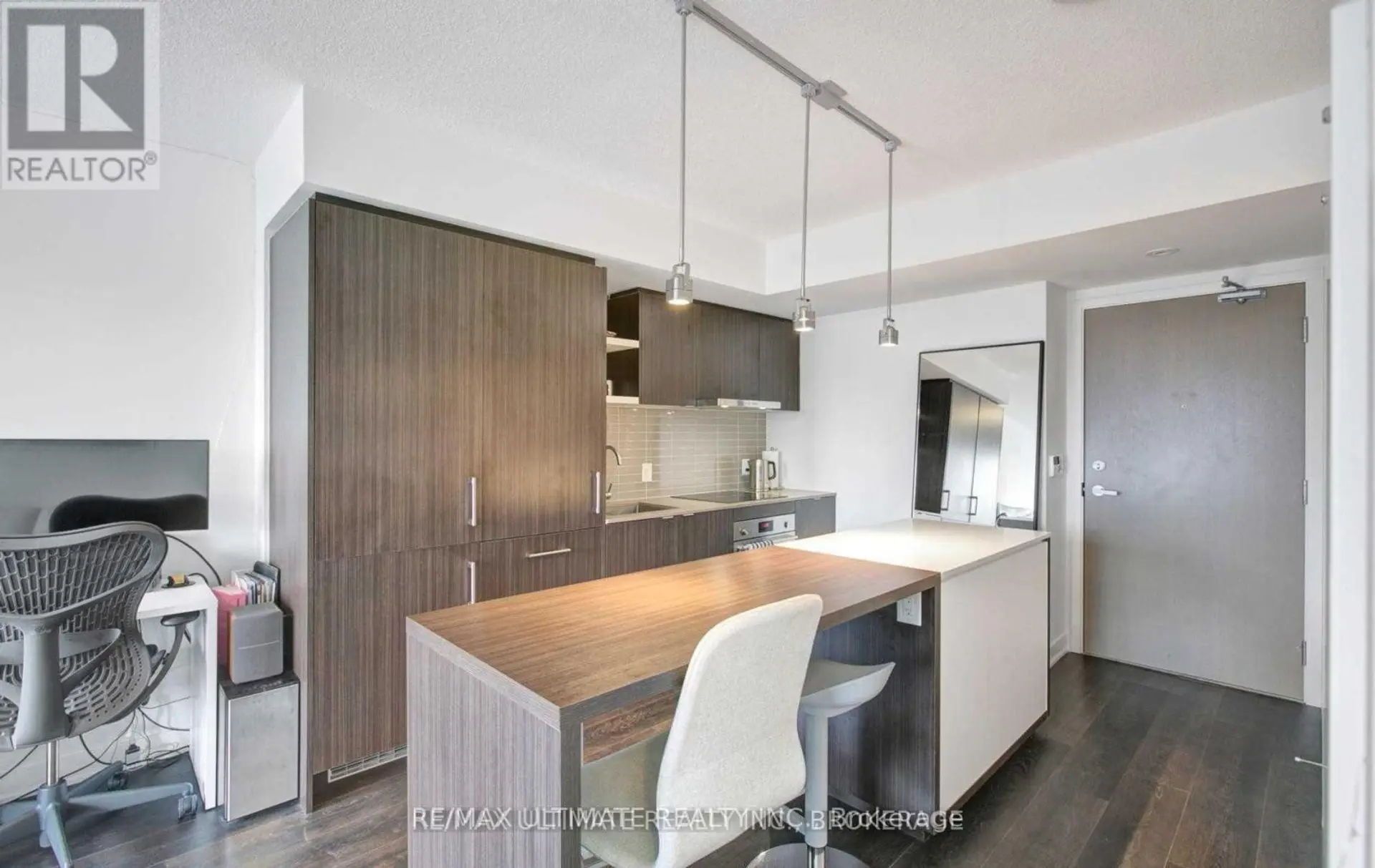 #4203 88 HARBOUR STREET - Image 4