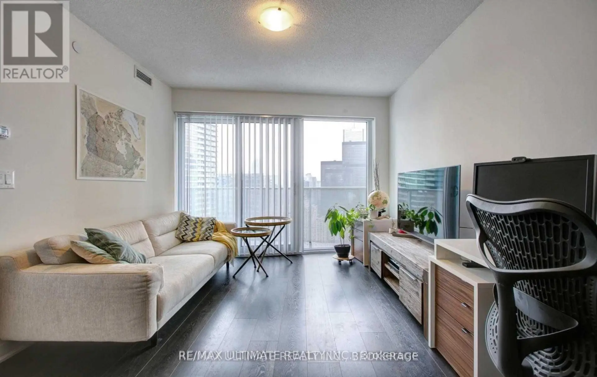 #4203 88 HARBOUR STREET - Image 6