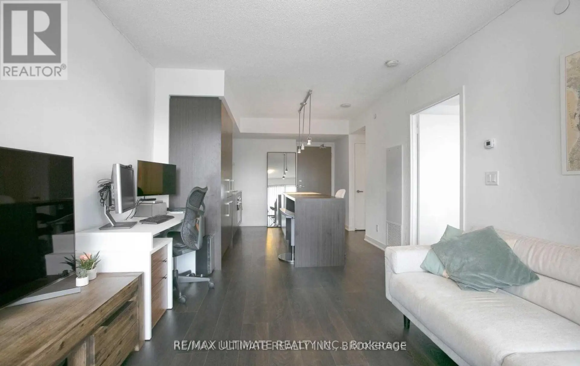 #4203 88 HARBOUR STREET - Image 8