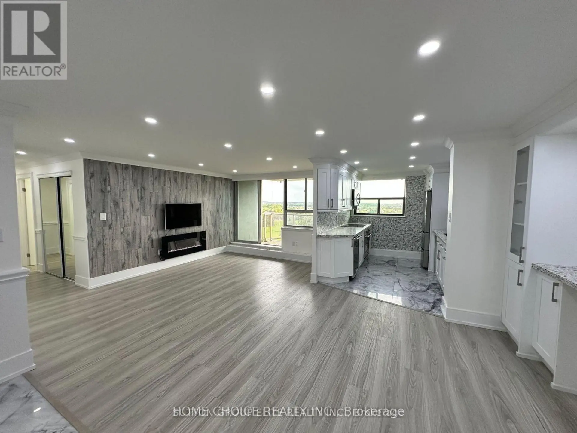 #1006 100 WINGARDEN COURT - Image 2