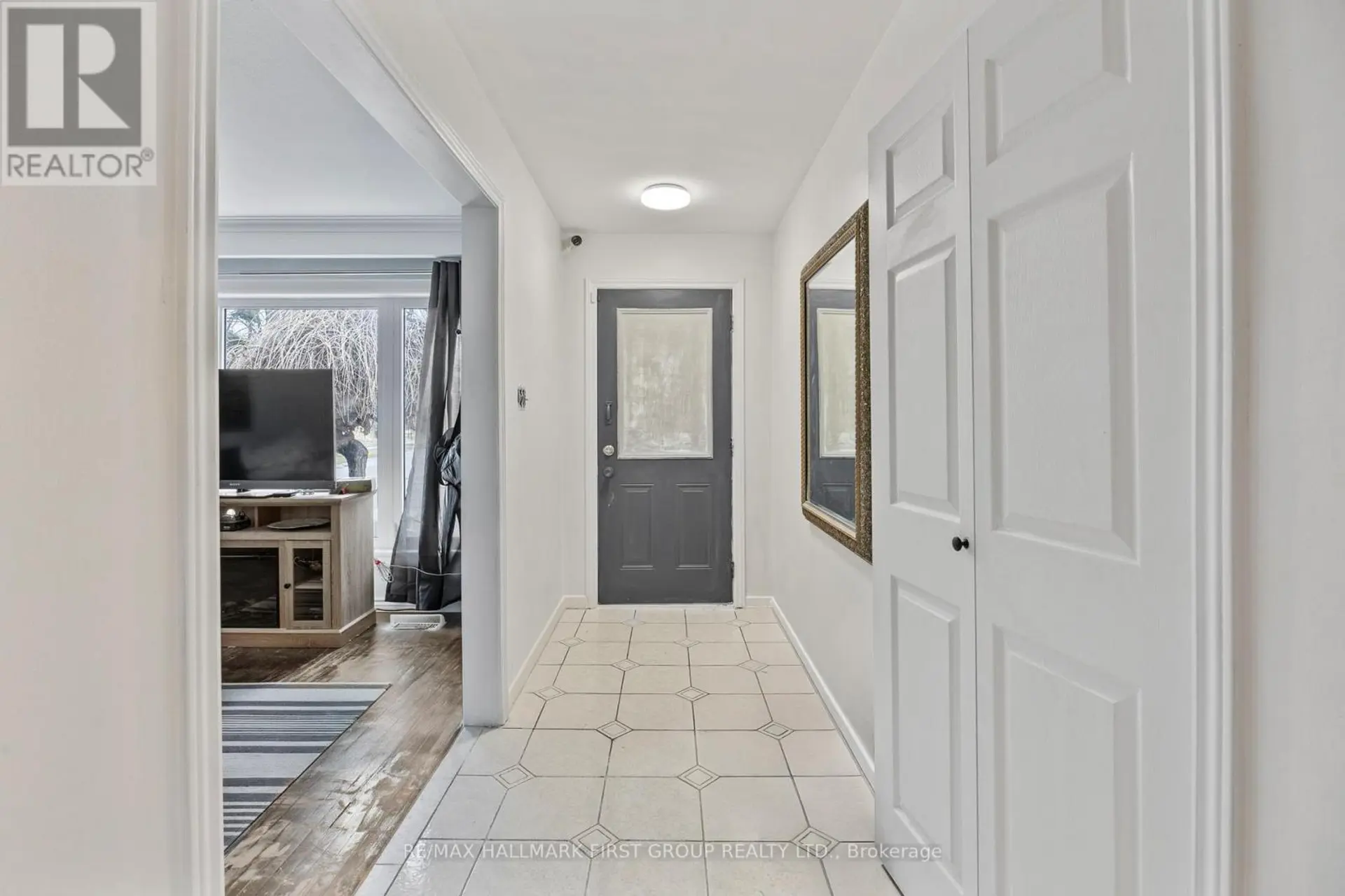 7 DAWSON CRESCENT - Image 2