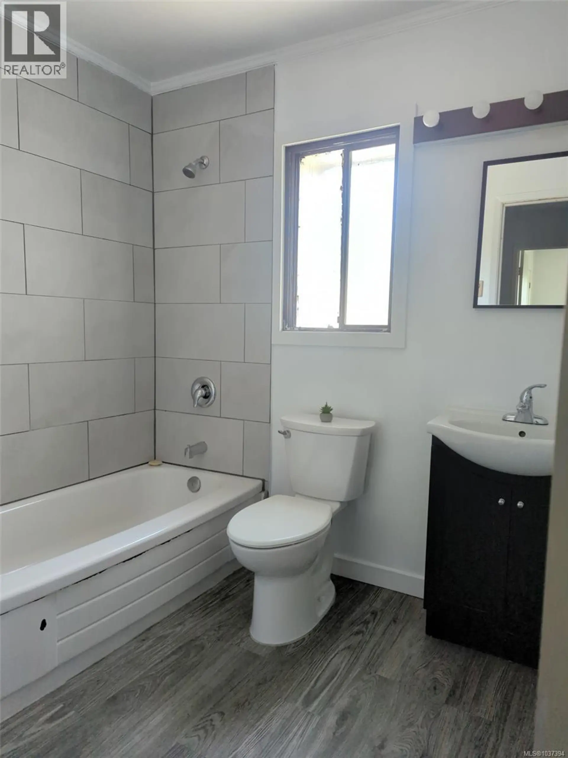976 Market St - Image 11