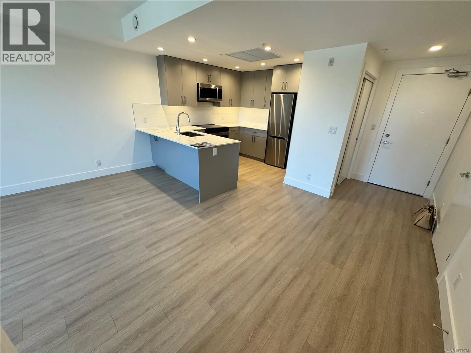 #403 258 Helmcken Rd - Image 7