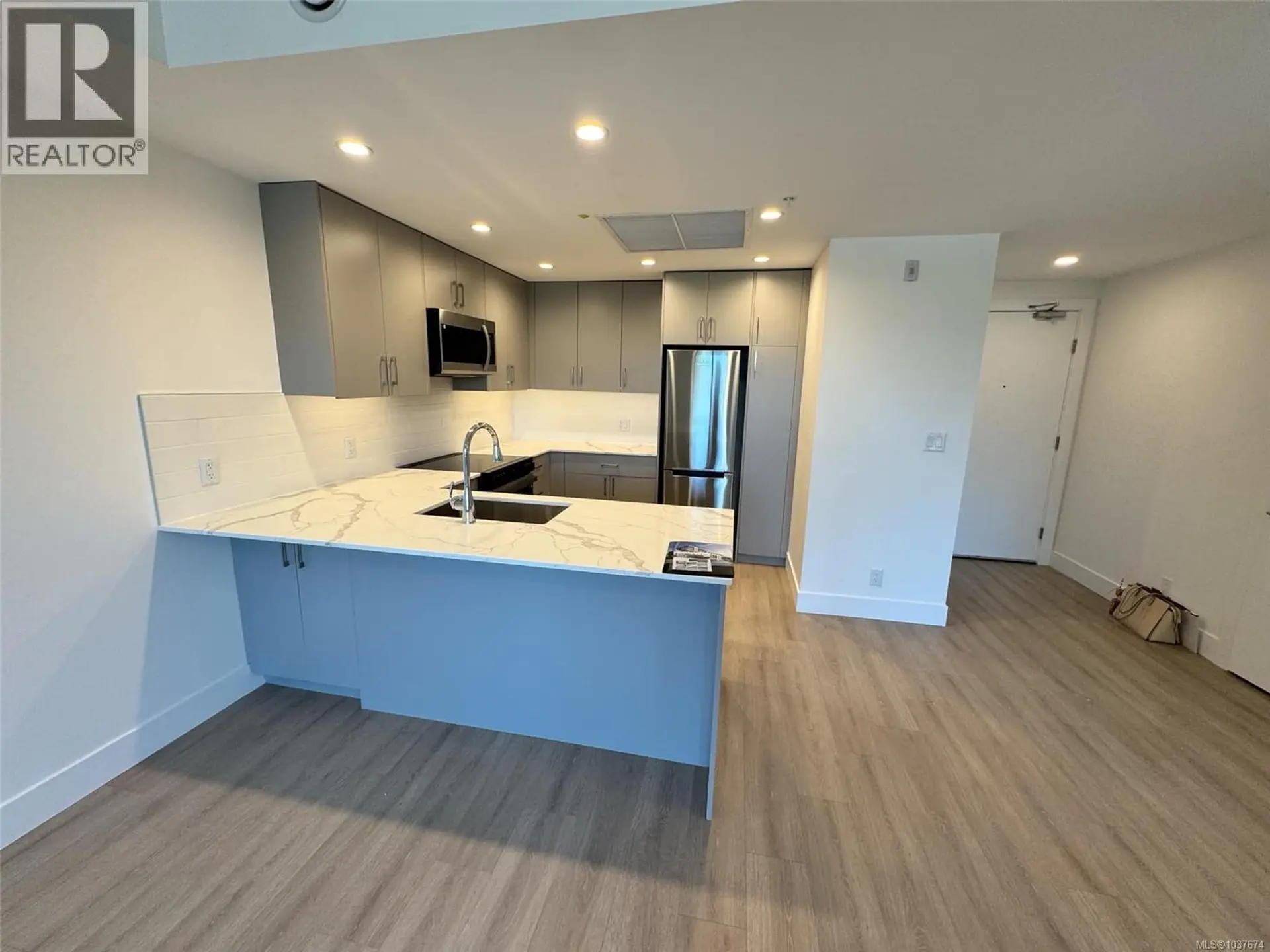 #403 258 Helmcken Rd - Image 5