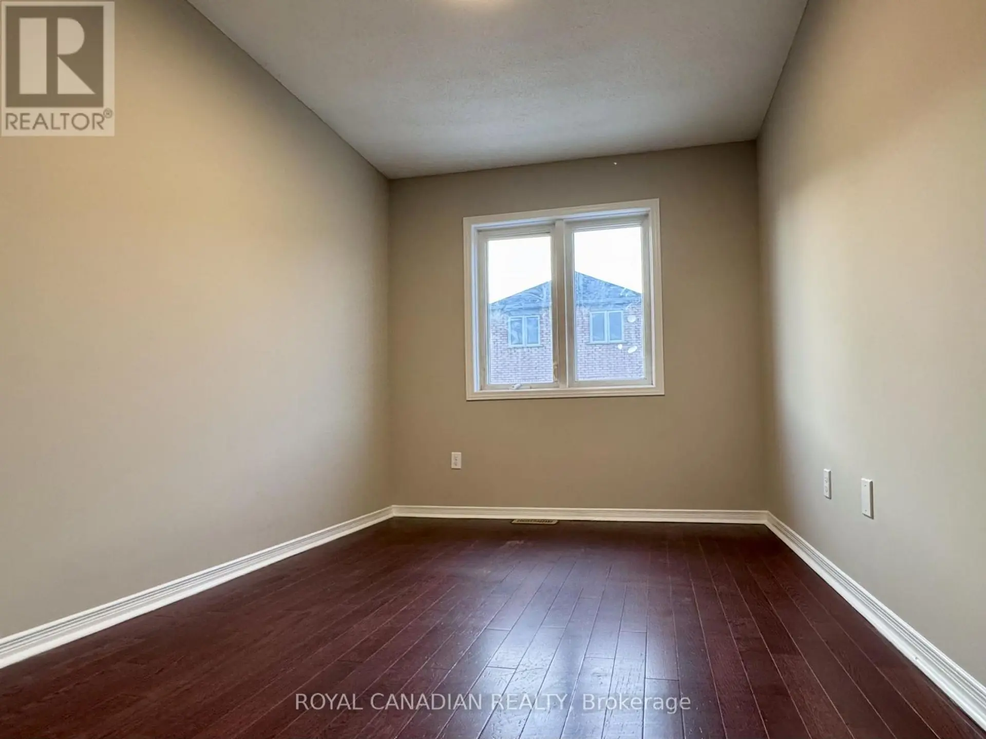 10 GUINEVERE ROAD - Image 15