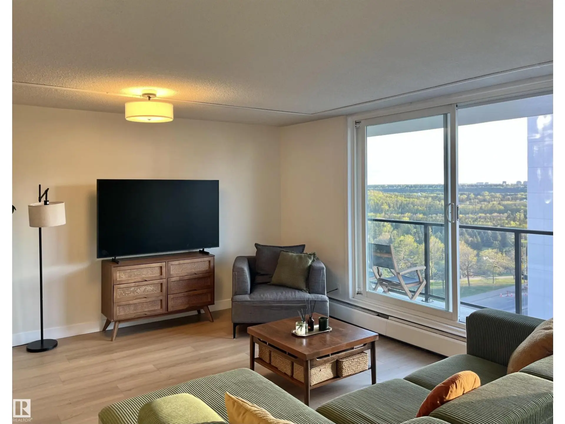 #807 10011 116 ST NW - Image 1