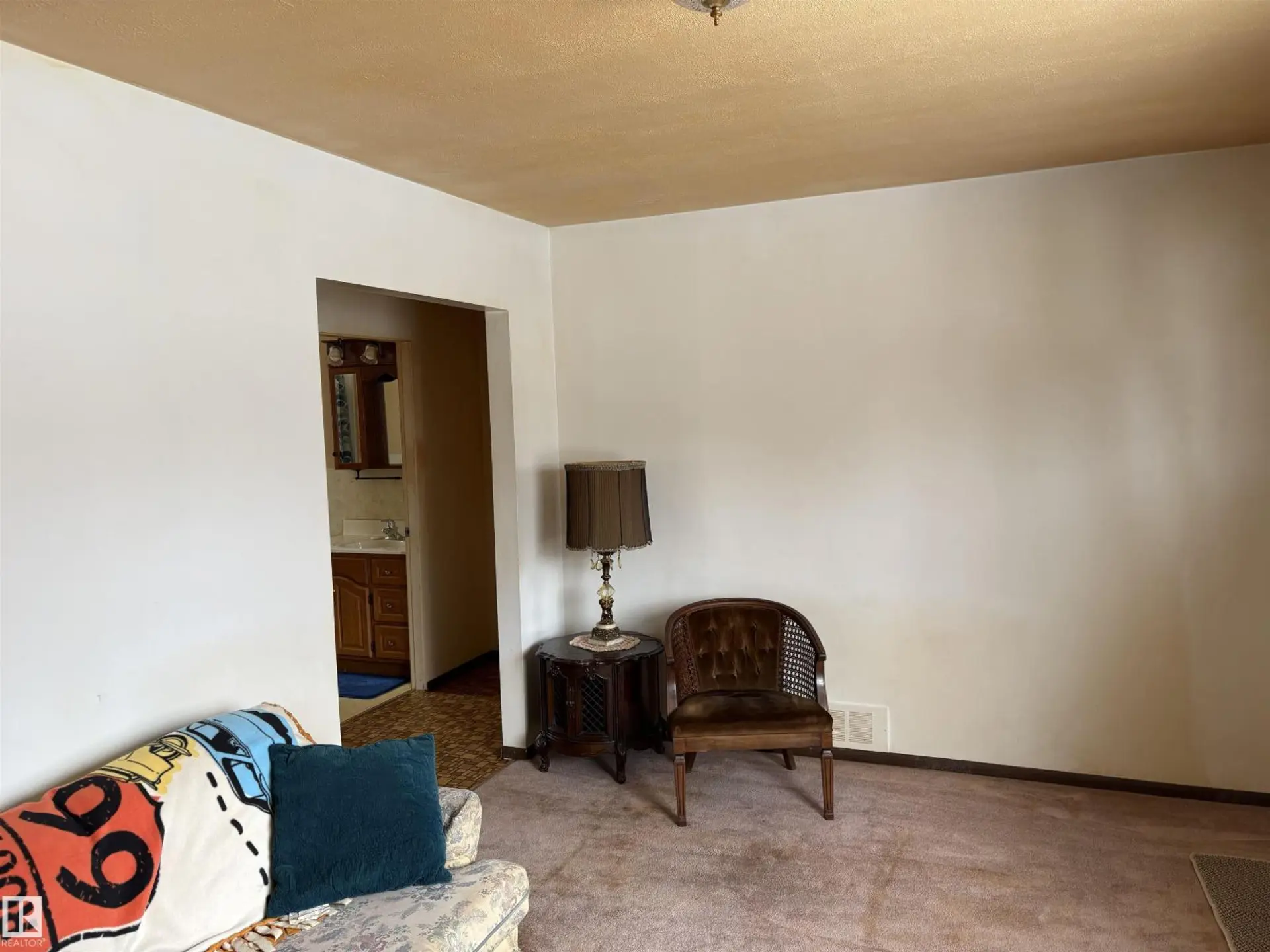 10916 151 ST NW - Image 7