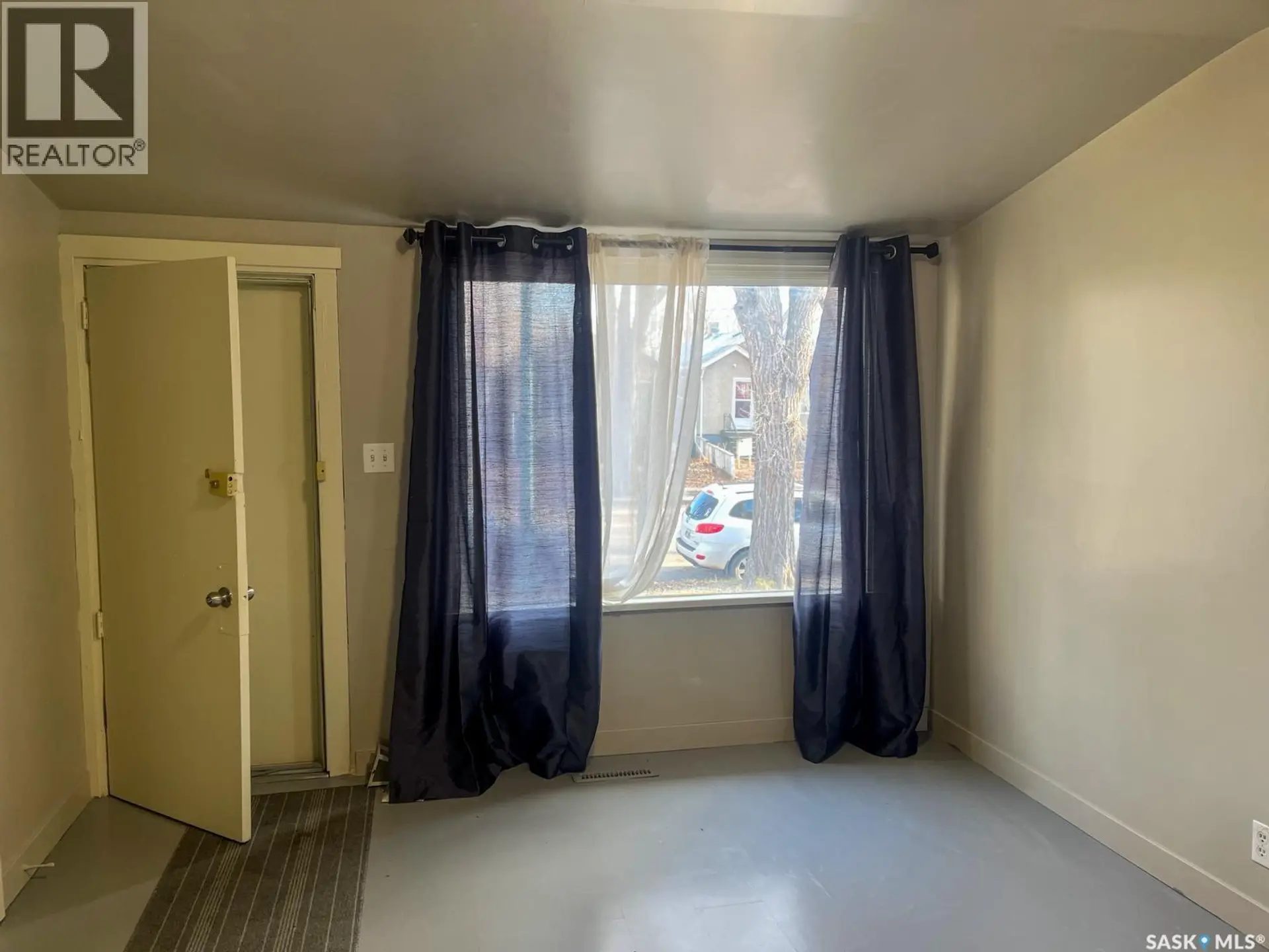 2234 Winnipeg STREET - Image 2
