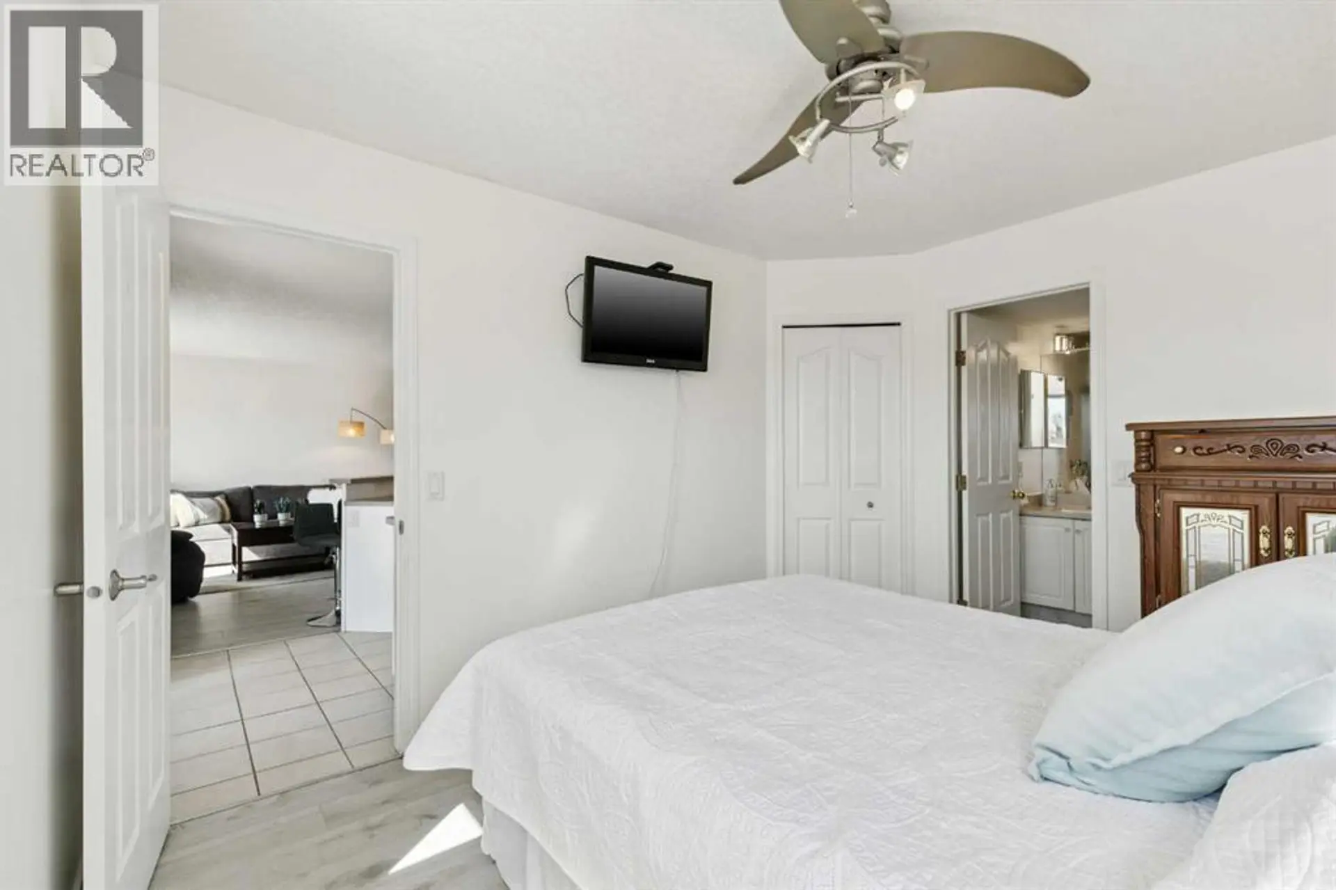 #102 6102 Valleyview Park SE - Image 13