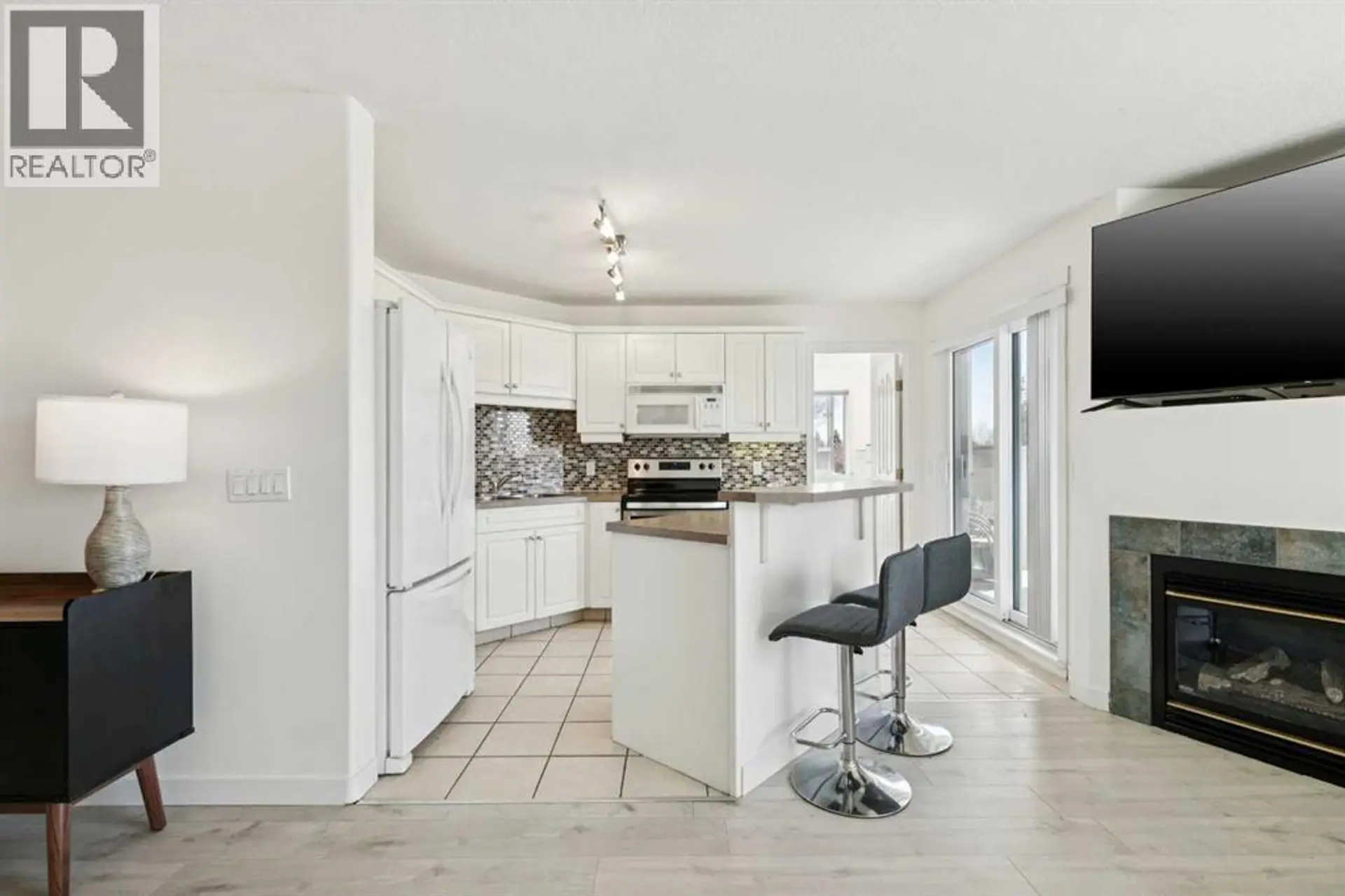 #102 6102 Valleyview Park SE - Image 8