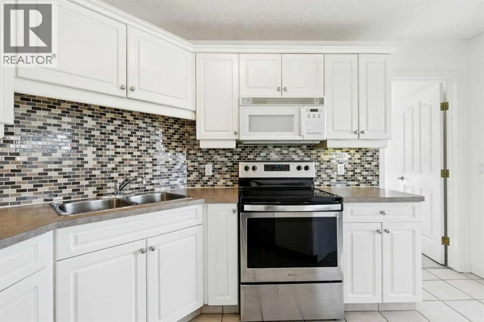 #102 6102 Valleyview Park SE - Image 11