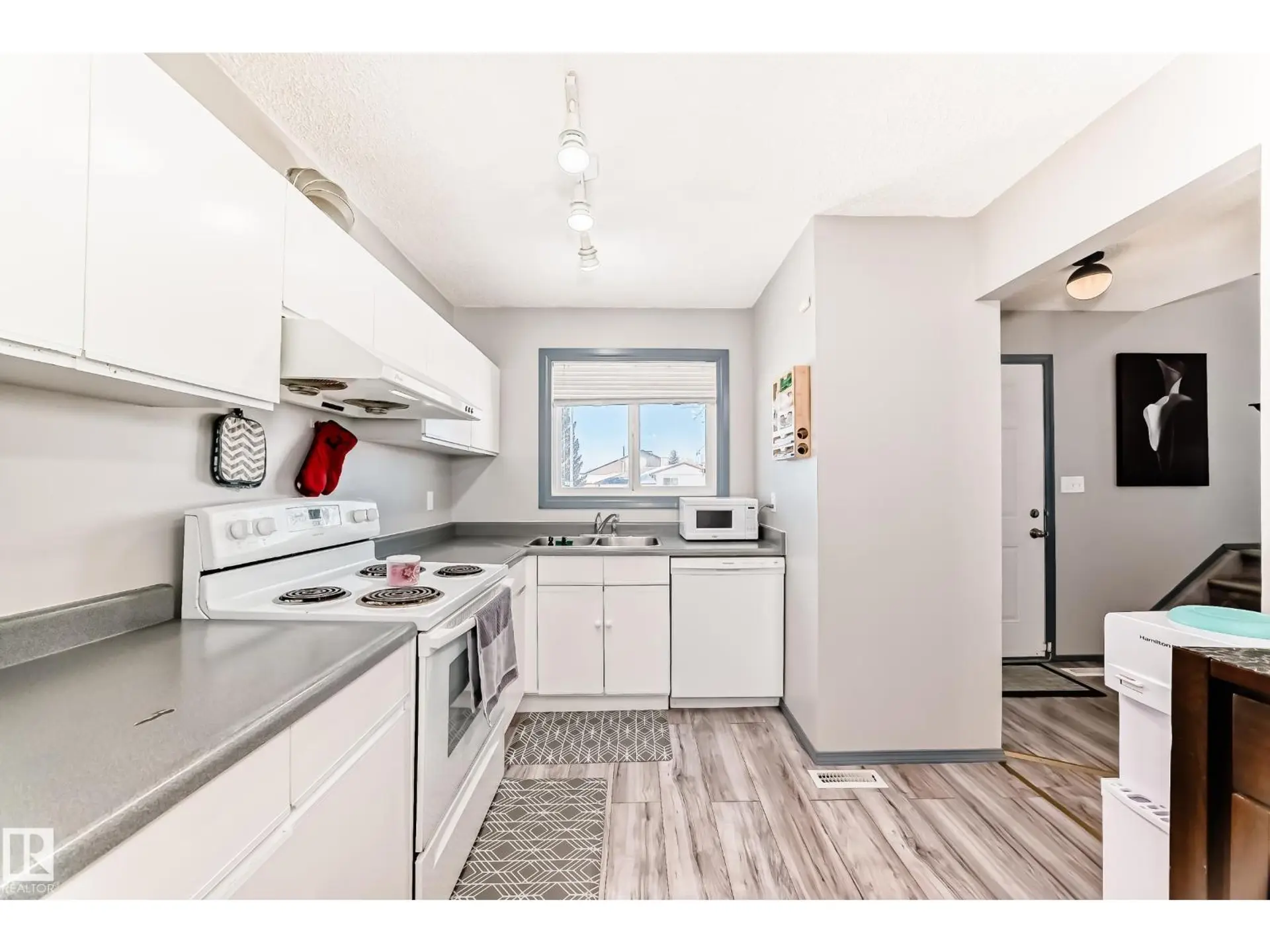 214A WARWICK RD NW - Image 10