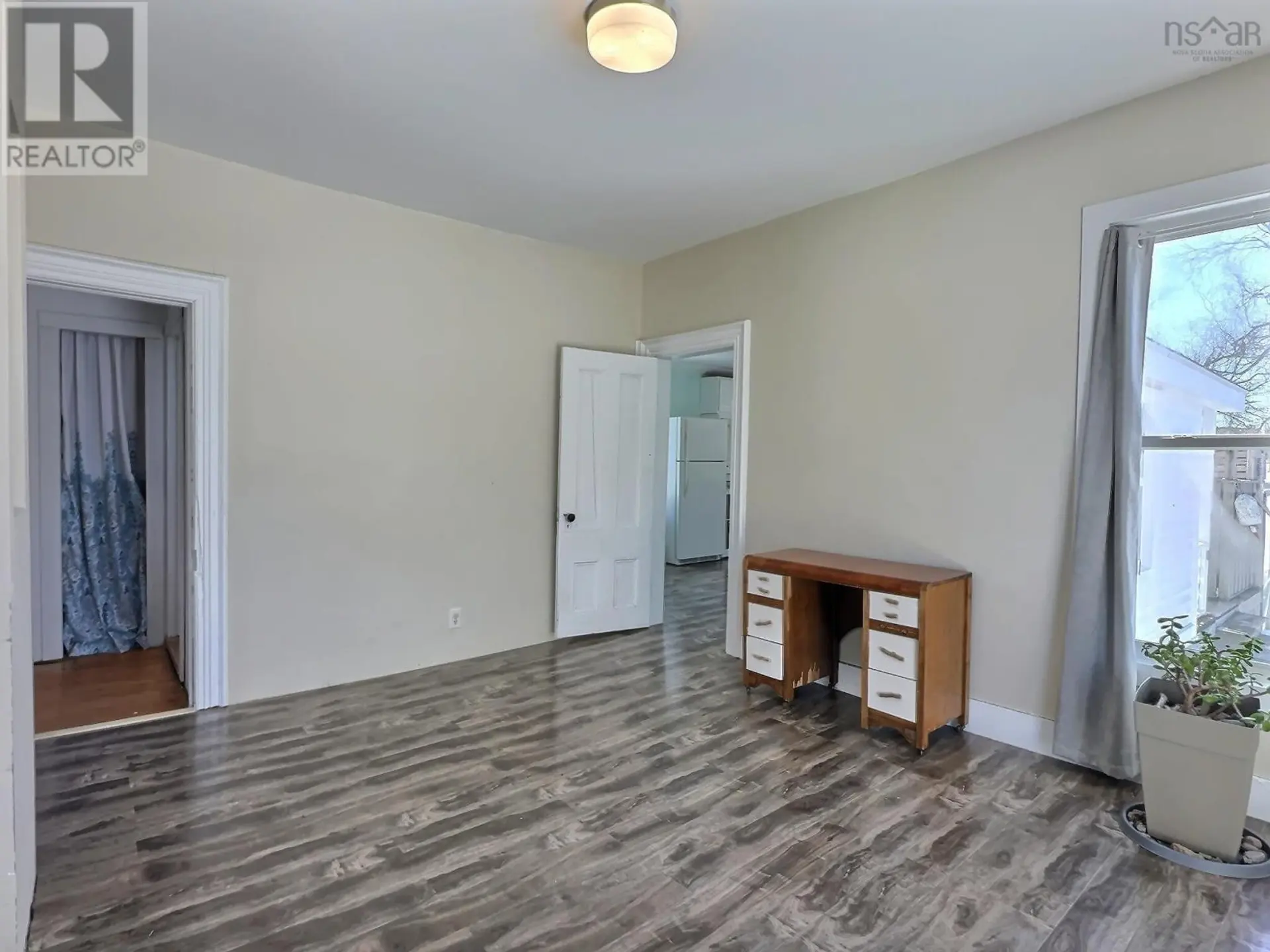 14 High Street - Image 8