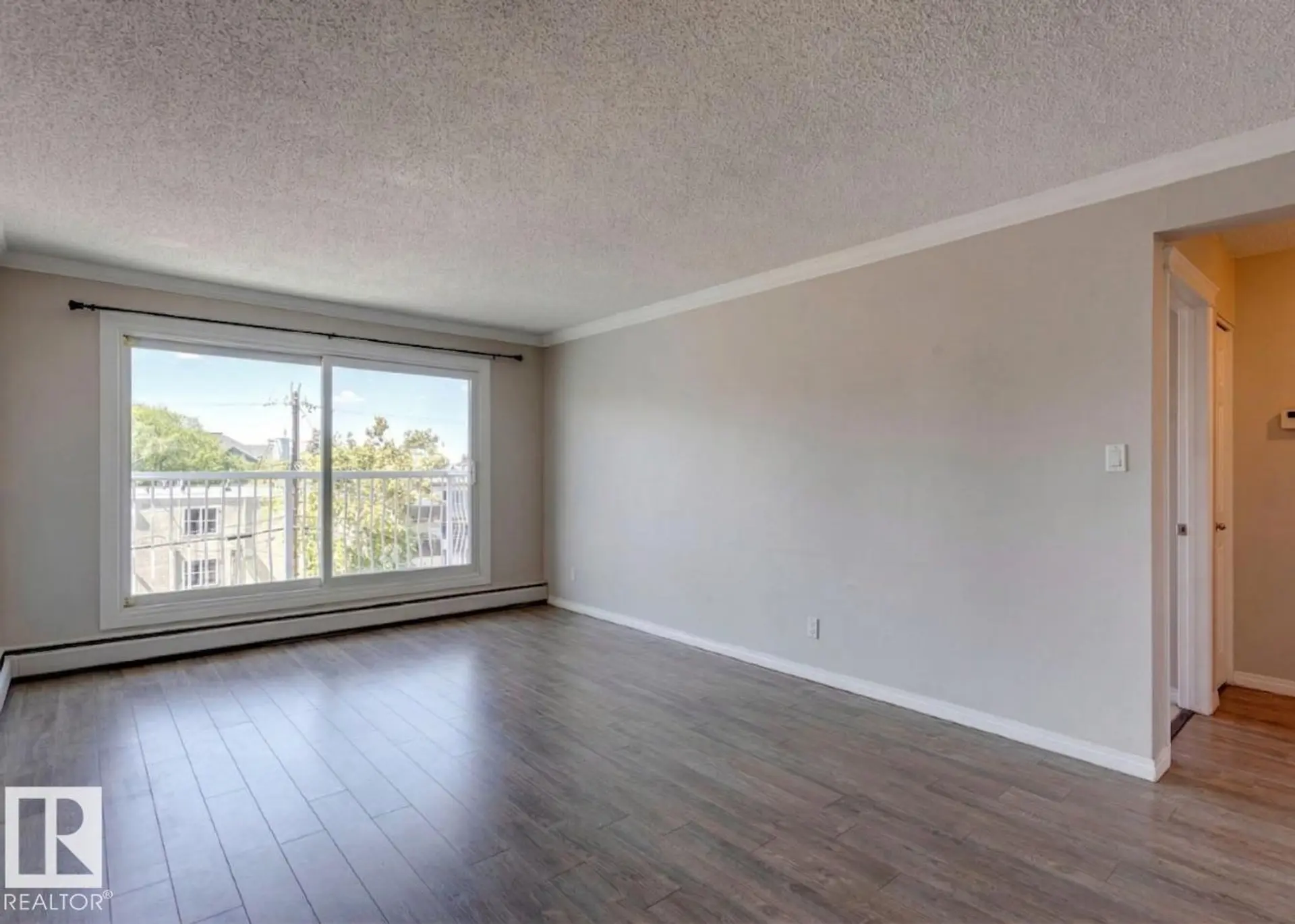 #402 10330 113 ST NW - Image 6