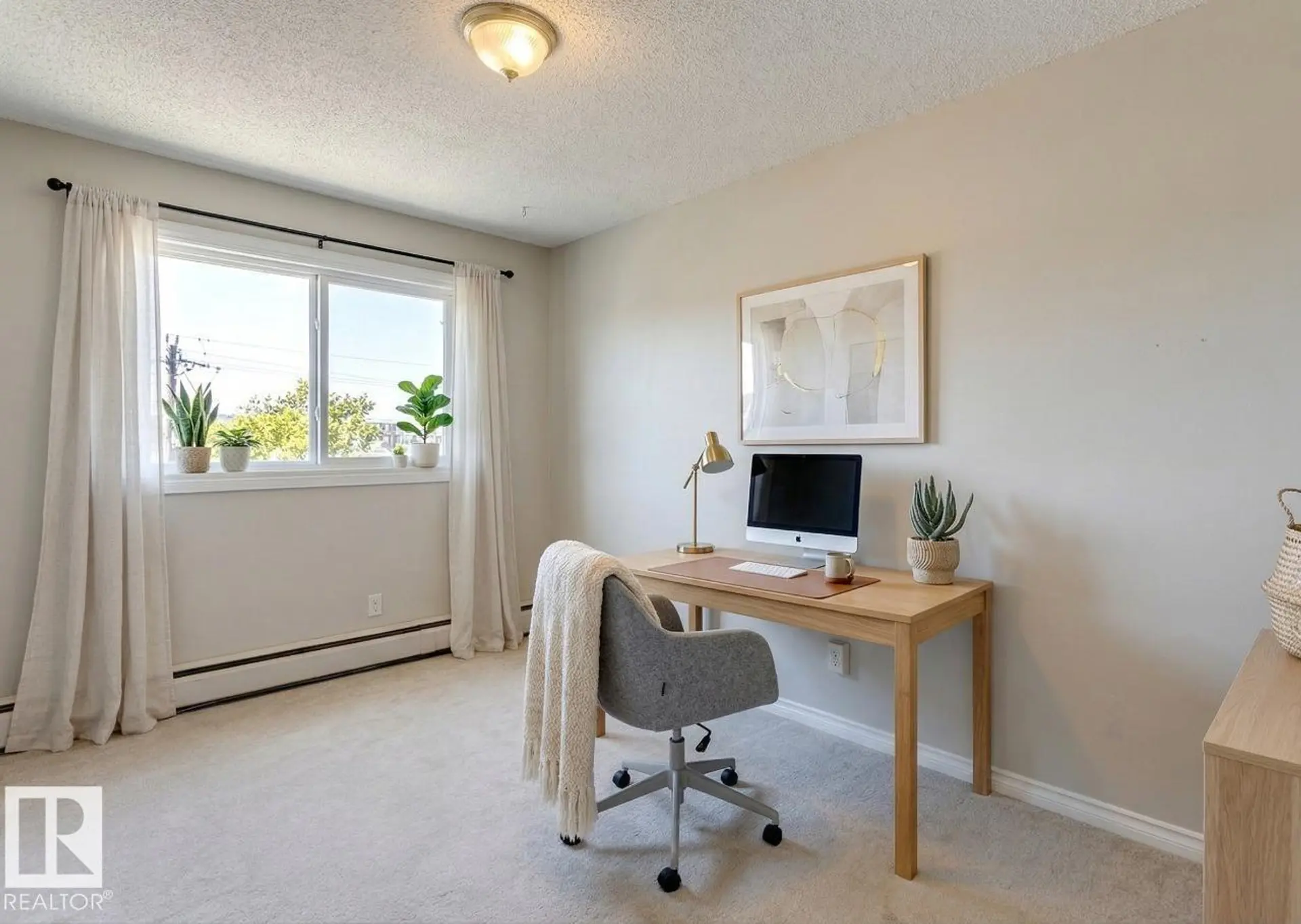 #402 10330 113 ST NW - Image 11