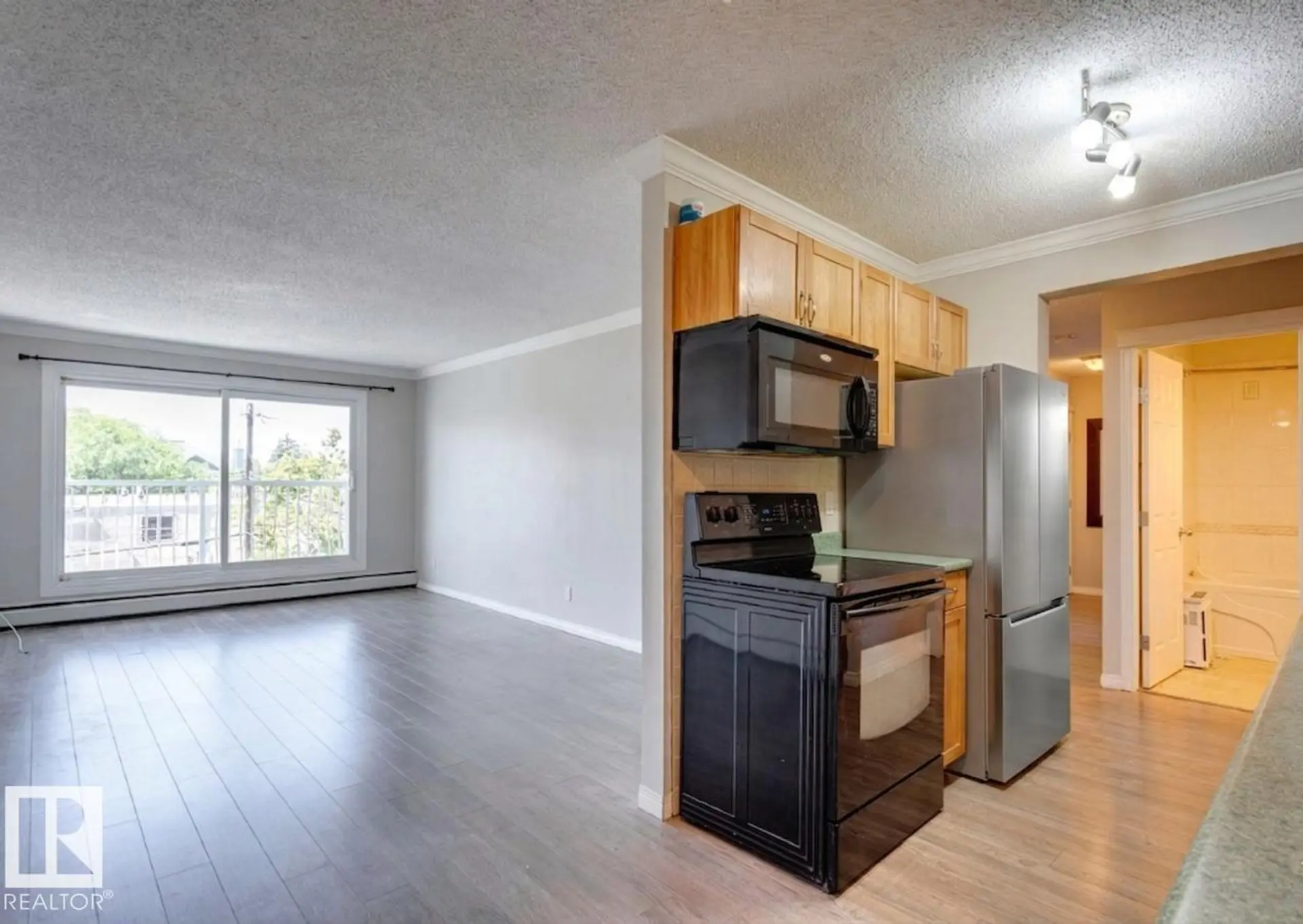 #402 10330 113 ST NW - Image 15