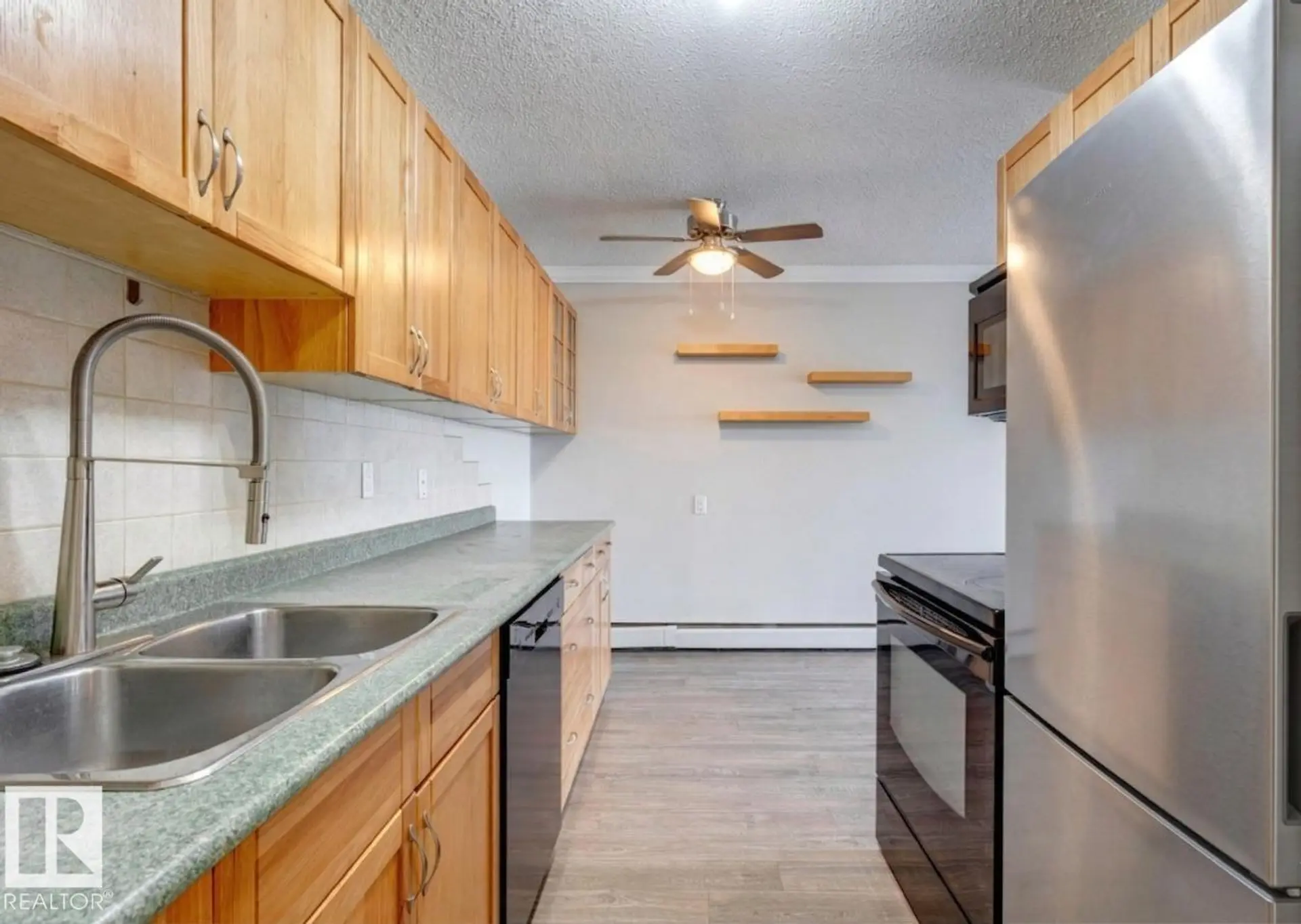 #402 10330 113 ST NW - Image 13