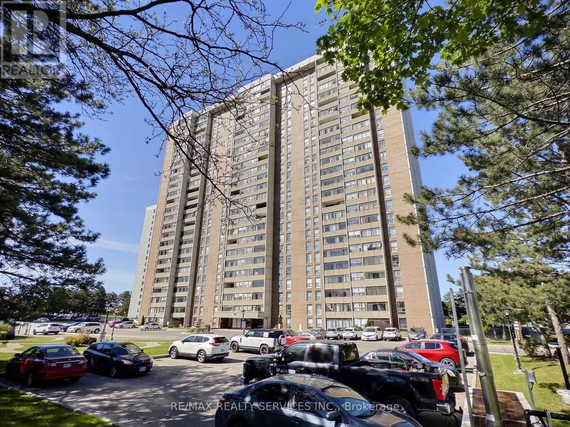 #1812 18 KNIGHTSBRIDGE ROAD - Image 1
