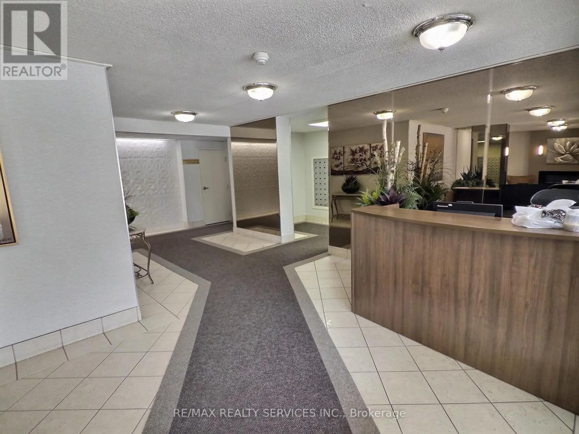 #1812 18 KNIGHTSBRIDGE ROAD - Image 3