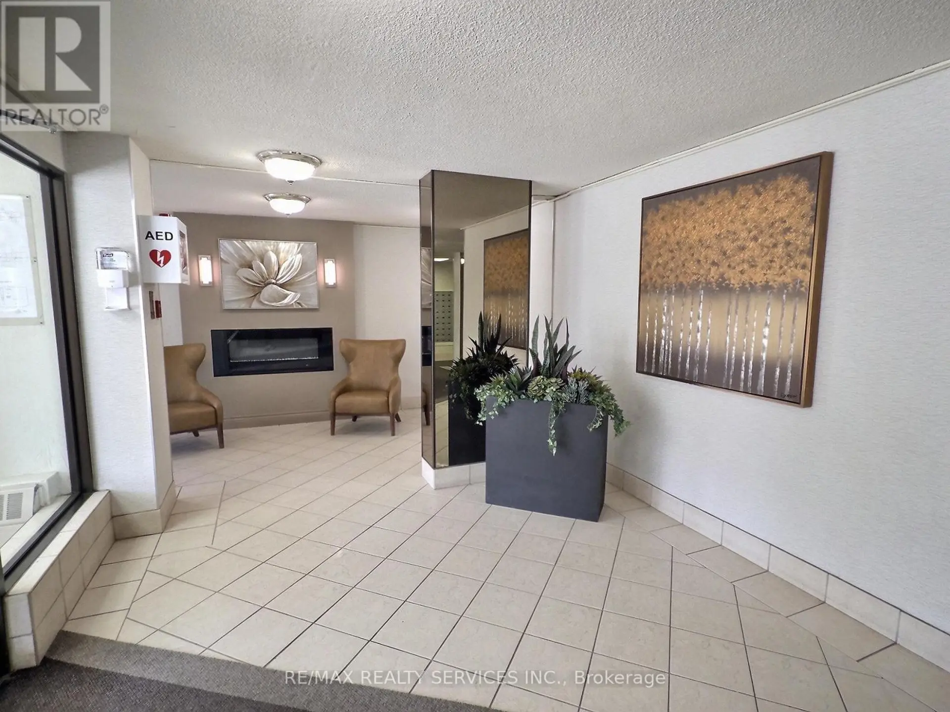#1812 18 KNIGHTSBRIDGE ROAD - Image 4