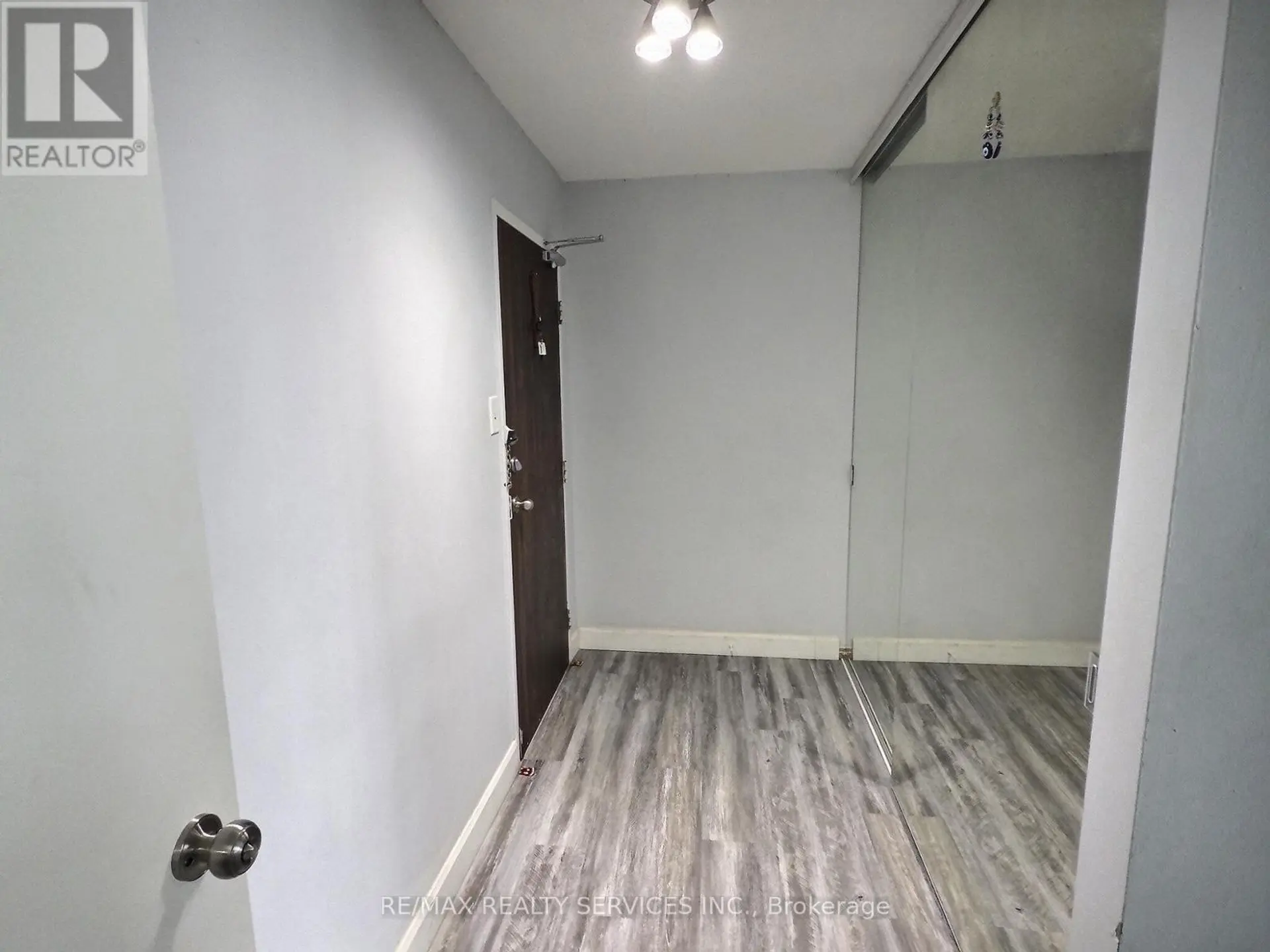 #1812 18 KNIGHTSBRIDGE ROAD - Image 5