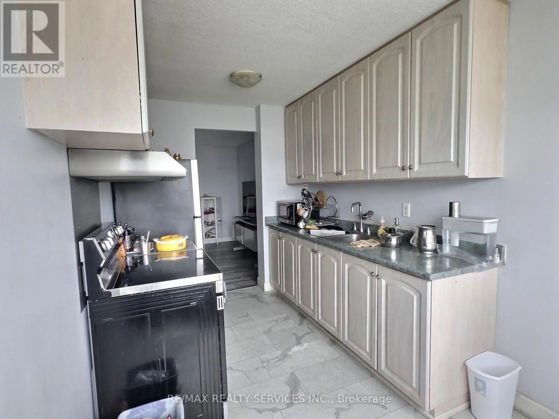 #1812 18 KNIGHTSBRIDGE ROAD - Image 9