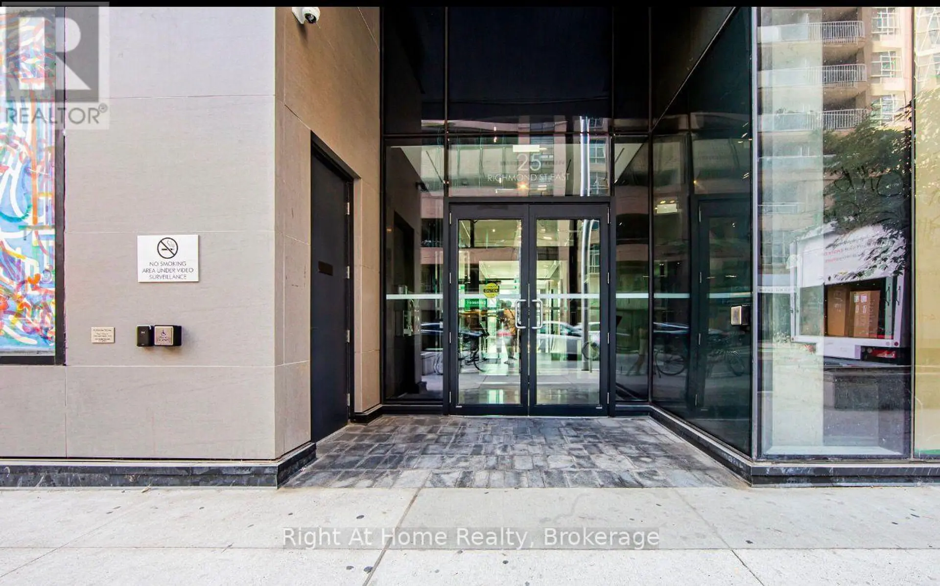 #6 2606 25 RICHMOND STREET E - Image 9