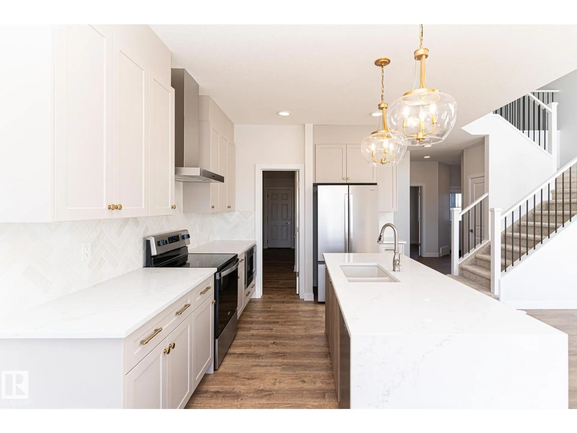 935 18 AV NW - Image 11