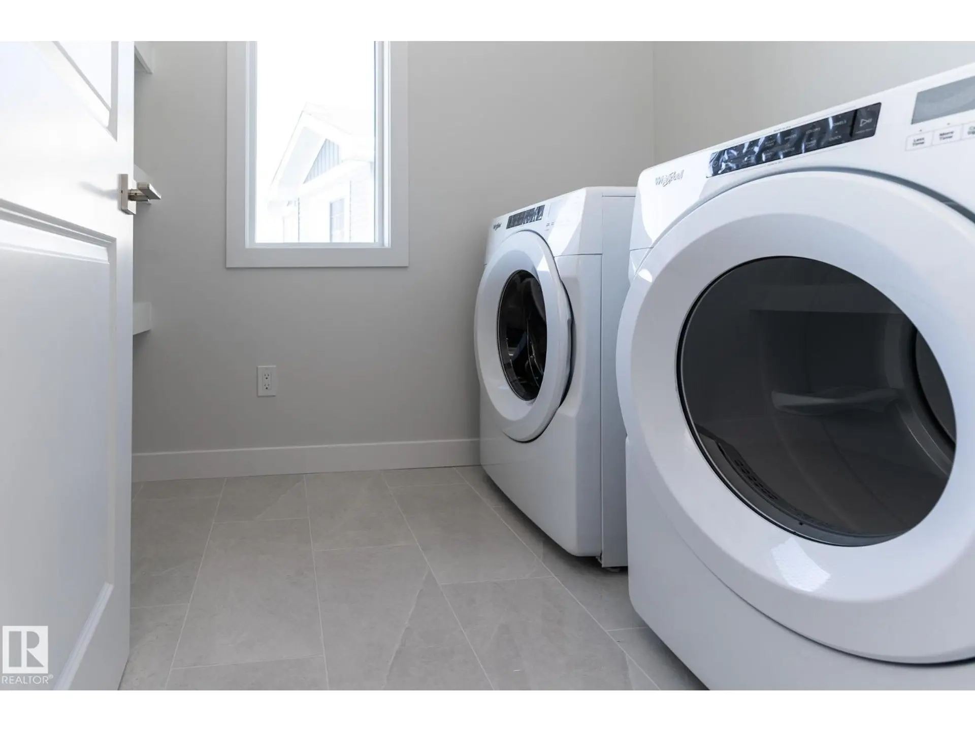 935 18 AV NW - Image 9