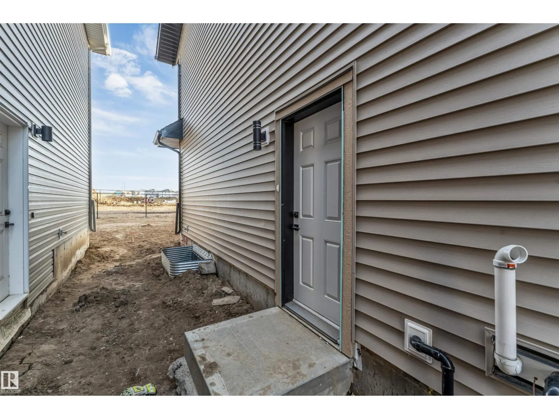 935 18 AV NW - Image 16