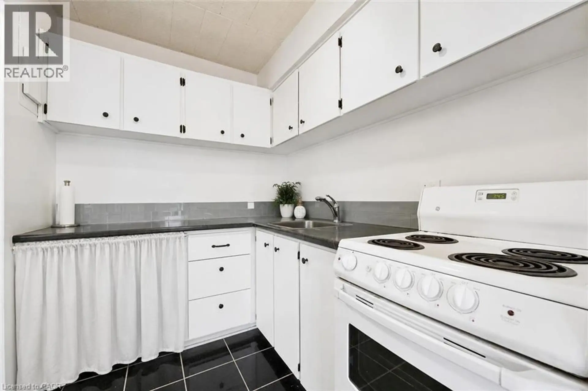 #307 91 CONROY Crescent - Image 4