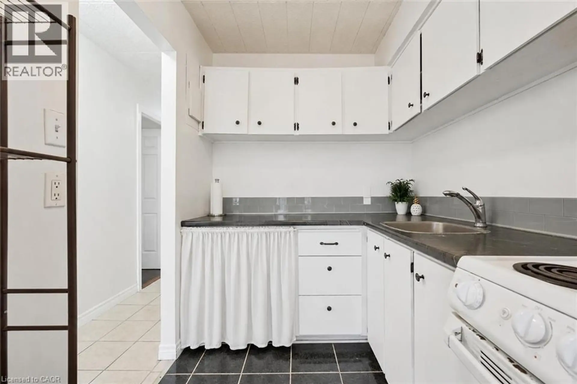 #307 91 CONROY Crescent - Image 5