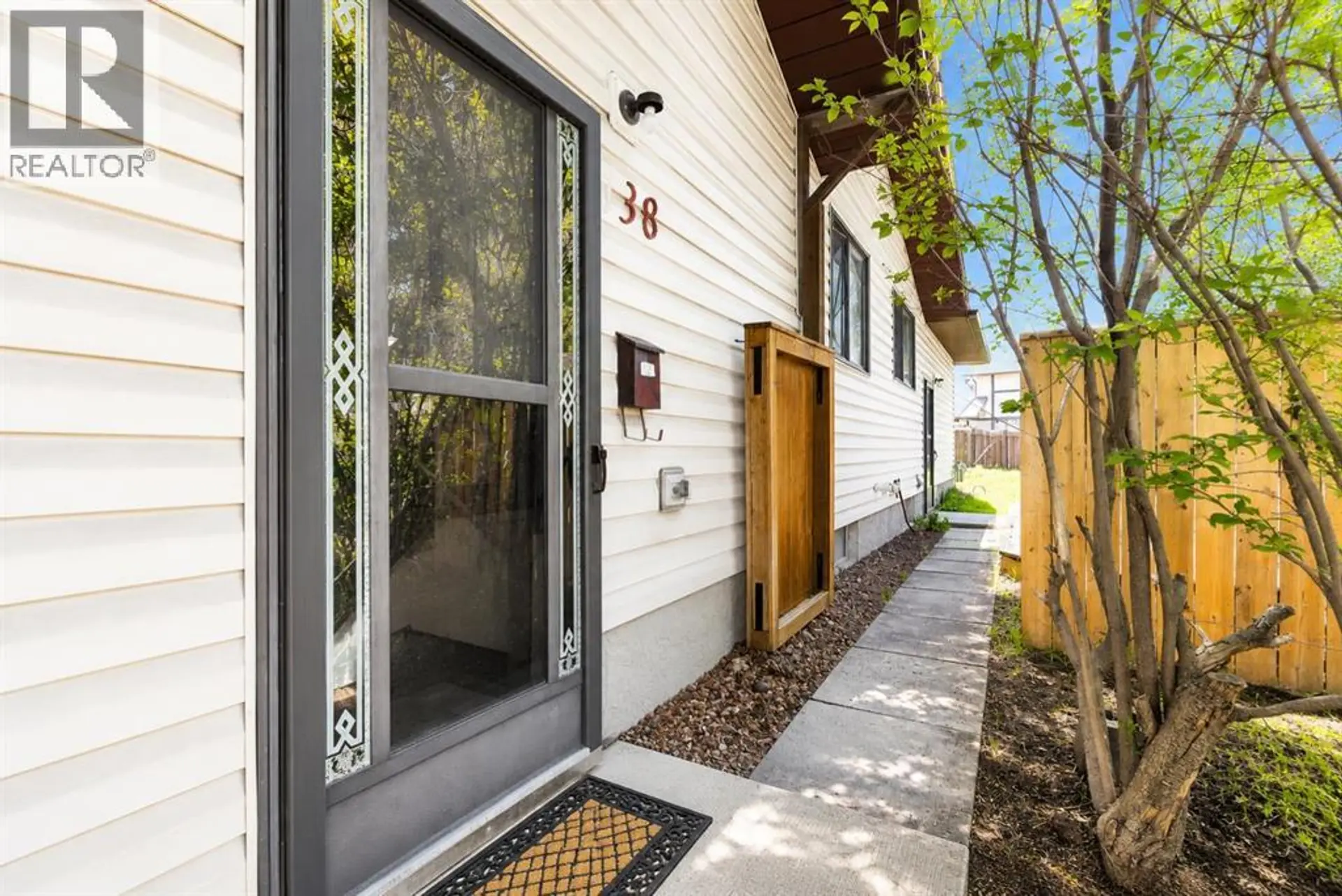 138 Dalhousie Road NW - Image 1