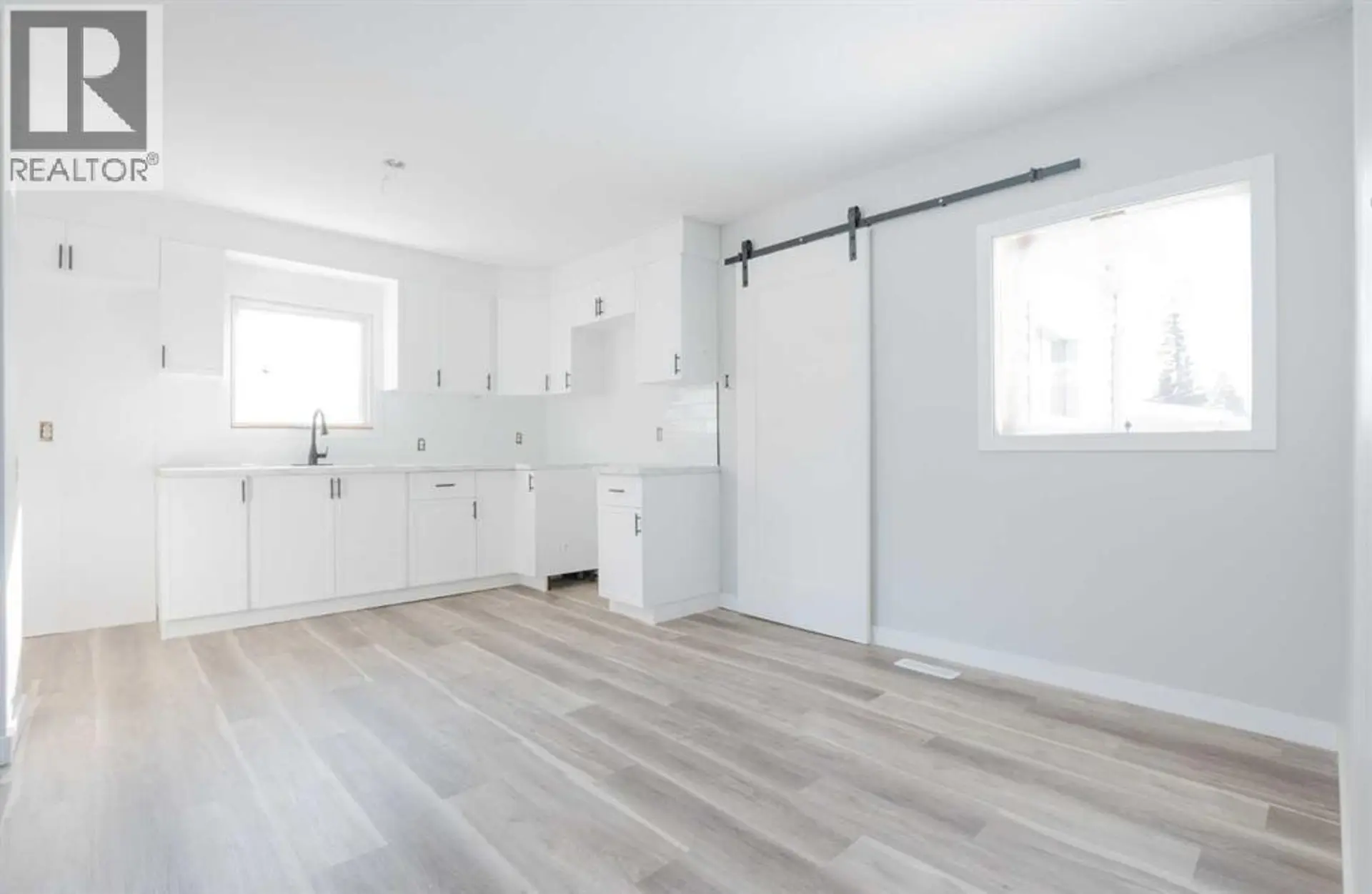 9513 105 Avenue - Image 5