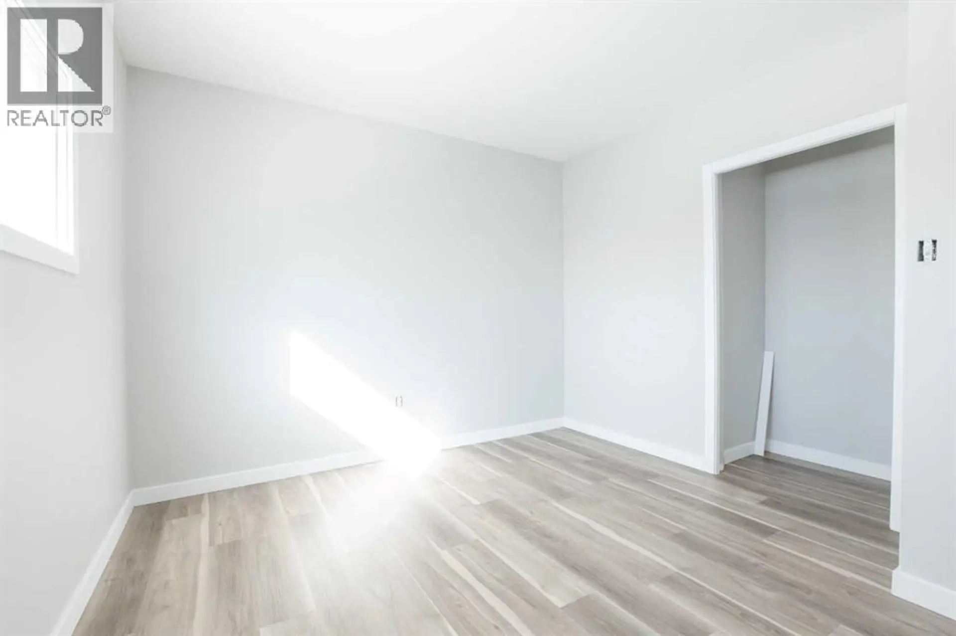 9513 105 Avenue - Image 8