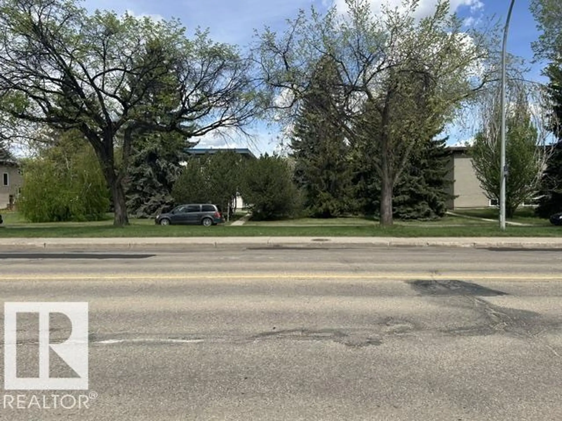 #2 6920 101 AV NW NW - Image 1