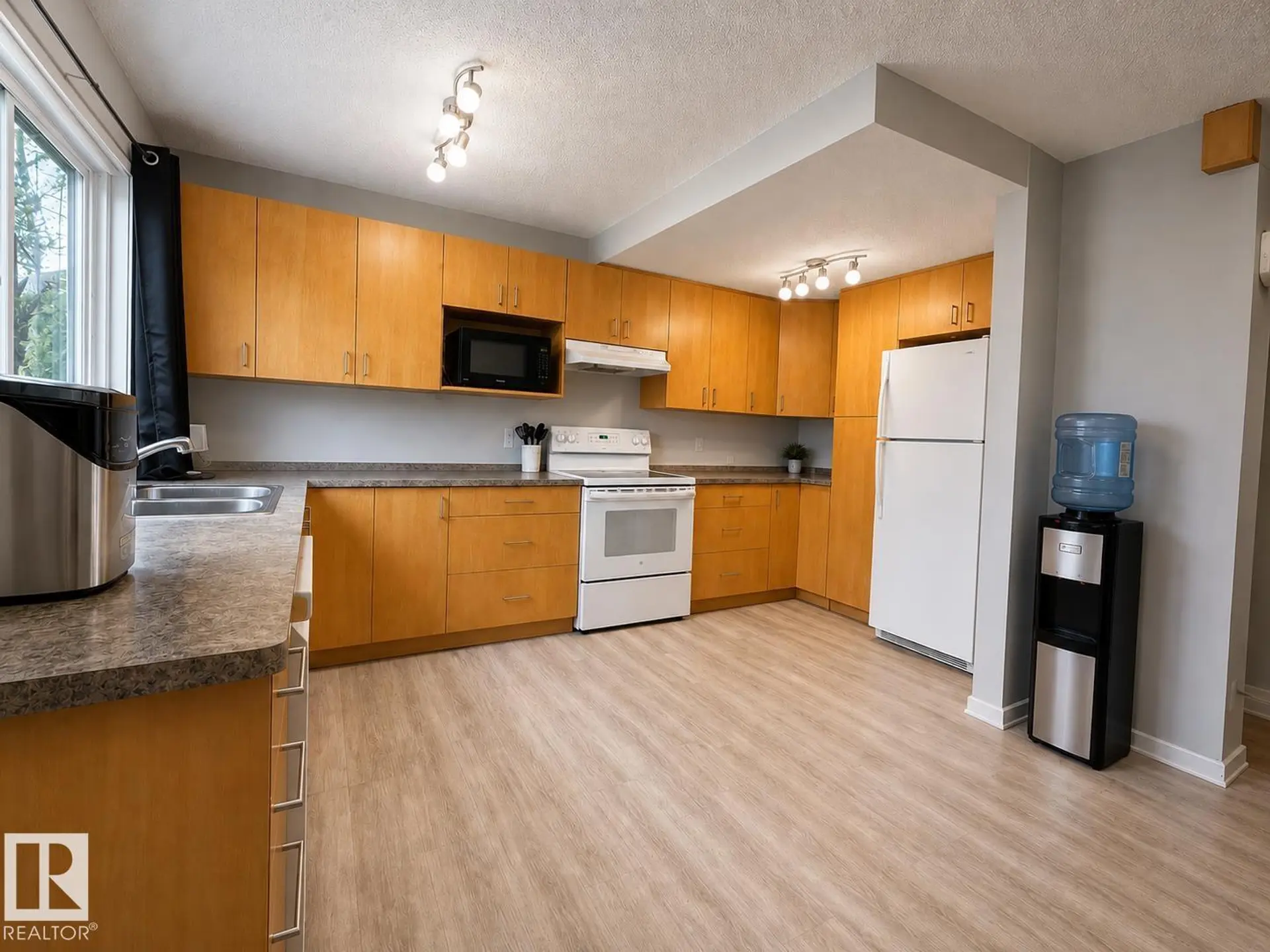 133 WOODSTOCK NW - Image 2