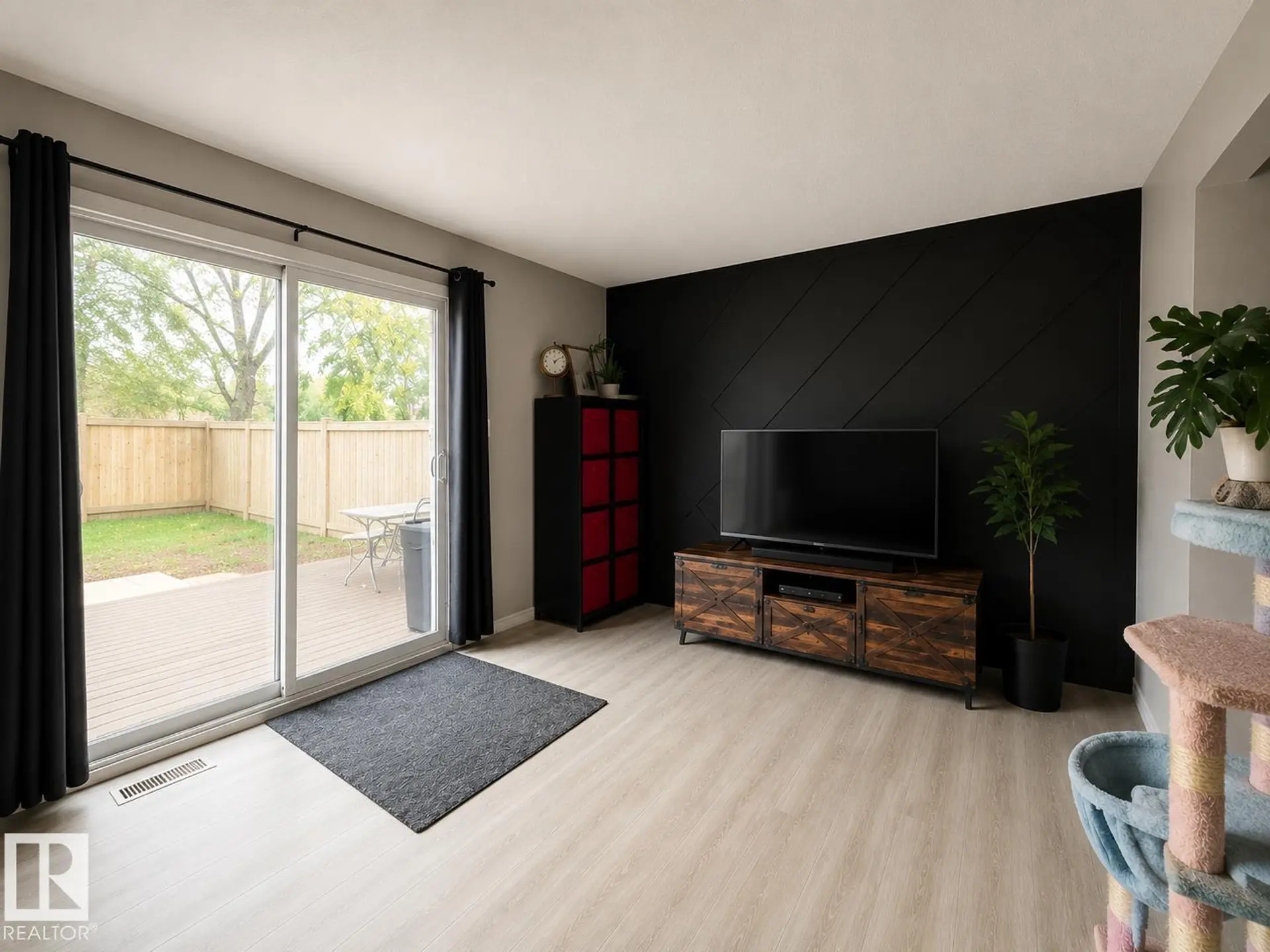 133 WOODSTOCK NW - Image 4