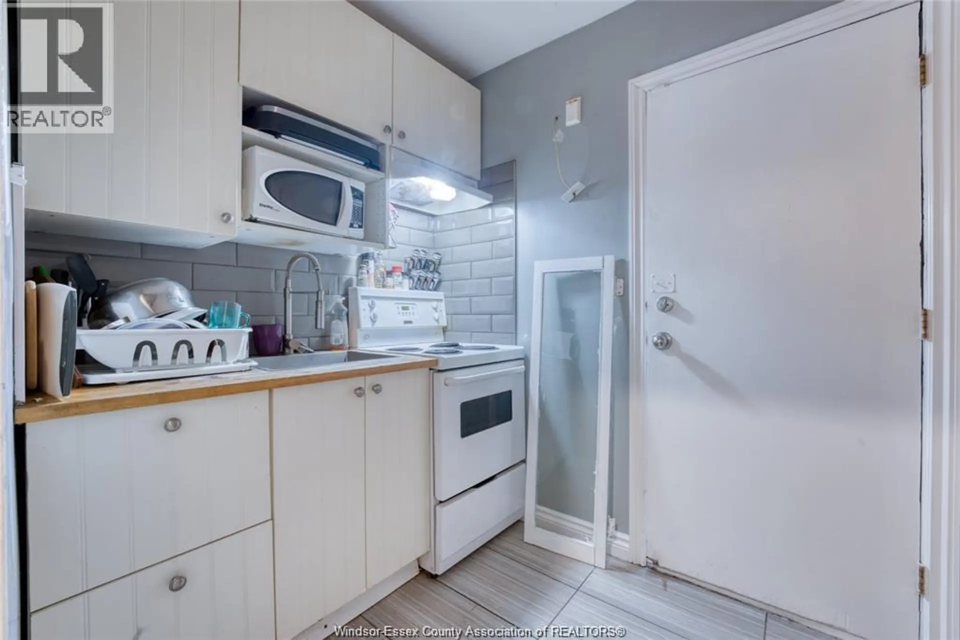 41 Giles BOULEVARD - Image 2