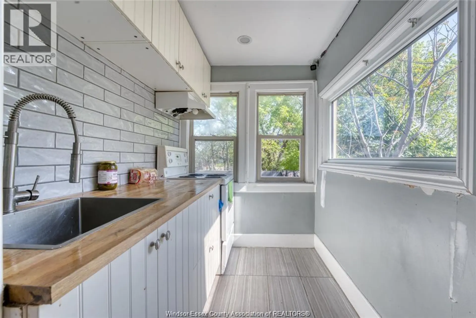 41 Giles BOULEVARD - Image 5