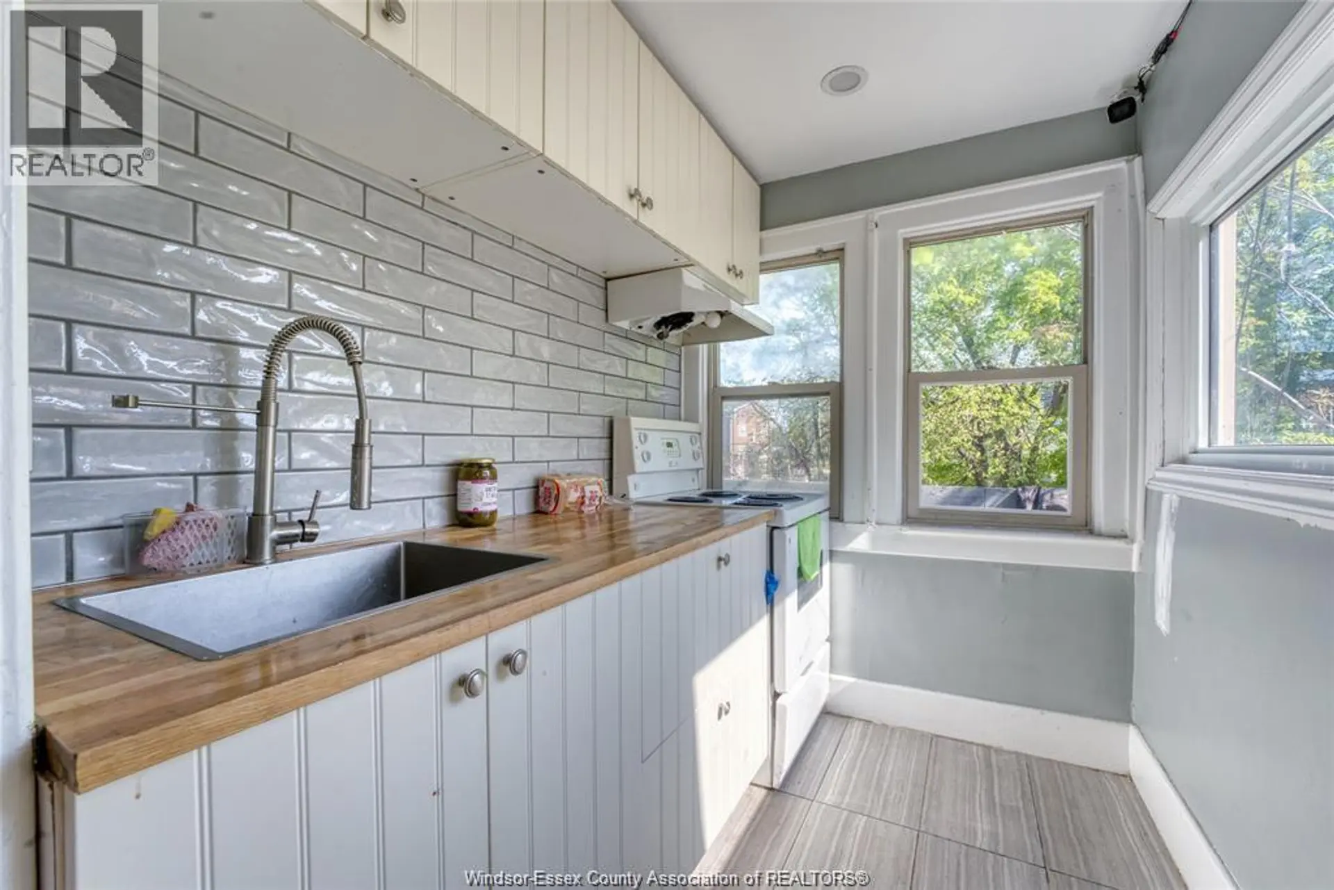 41 Giles BOULEVARD - Image 6