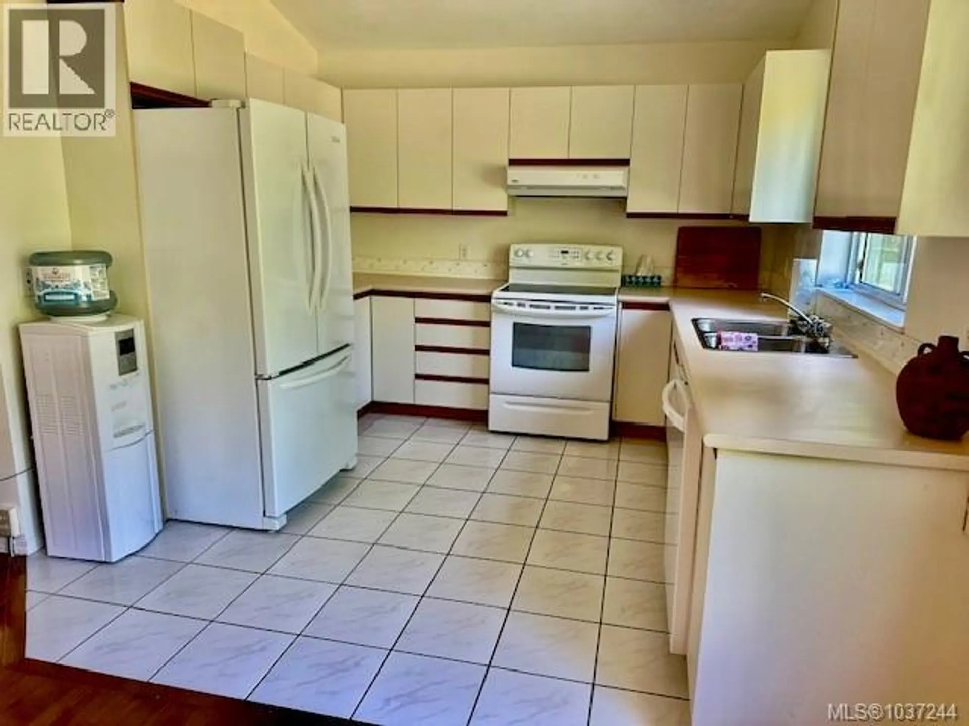 1825 Lackehaven Dr - Image 3