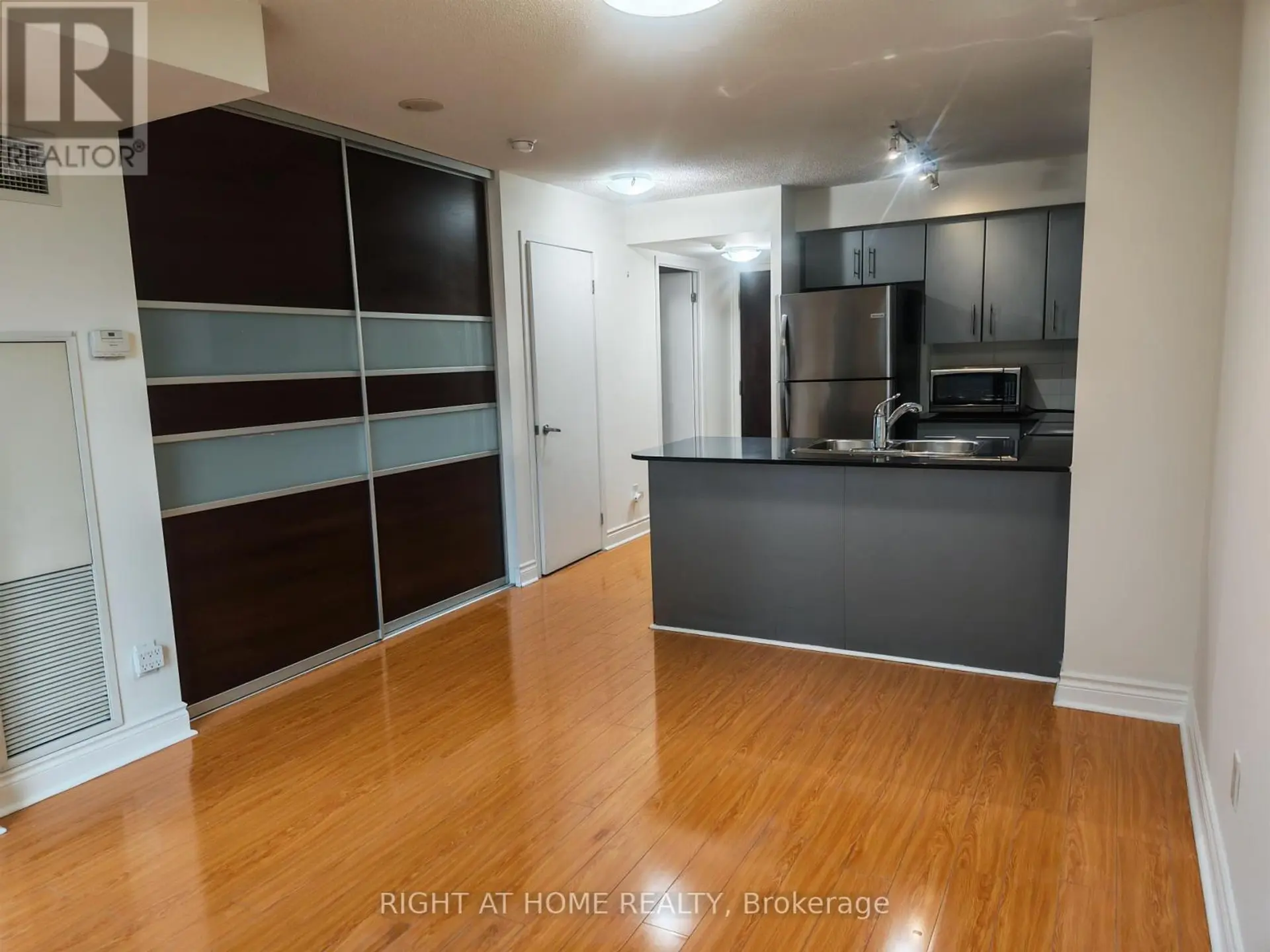 #503 12 YONGE STREET - Image 4